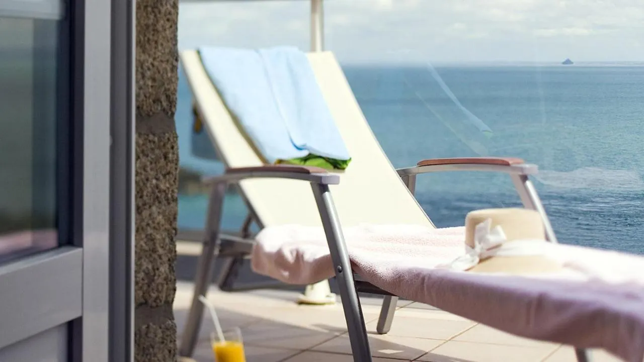 Balcony/Terrace in Hôtel de la Pointe du Grouin