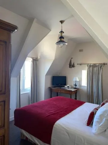 Bed in Hôtel de la Pointe du Grouin