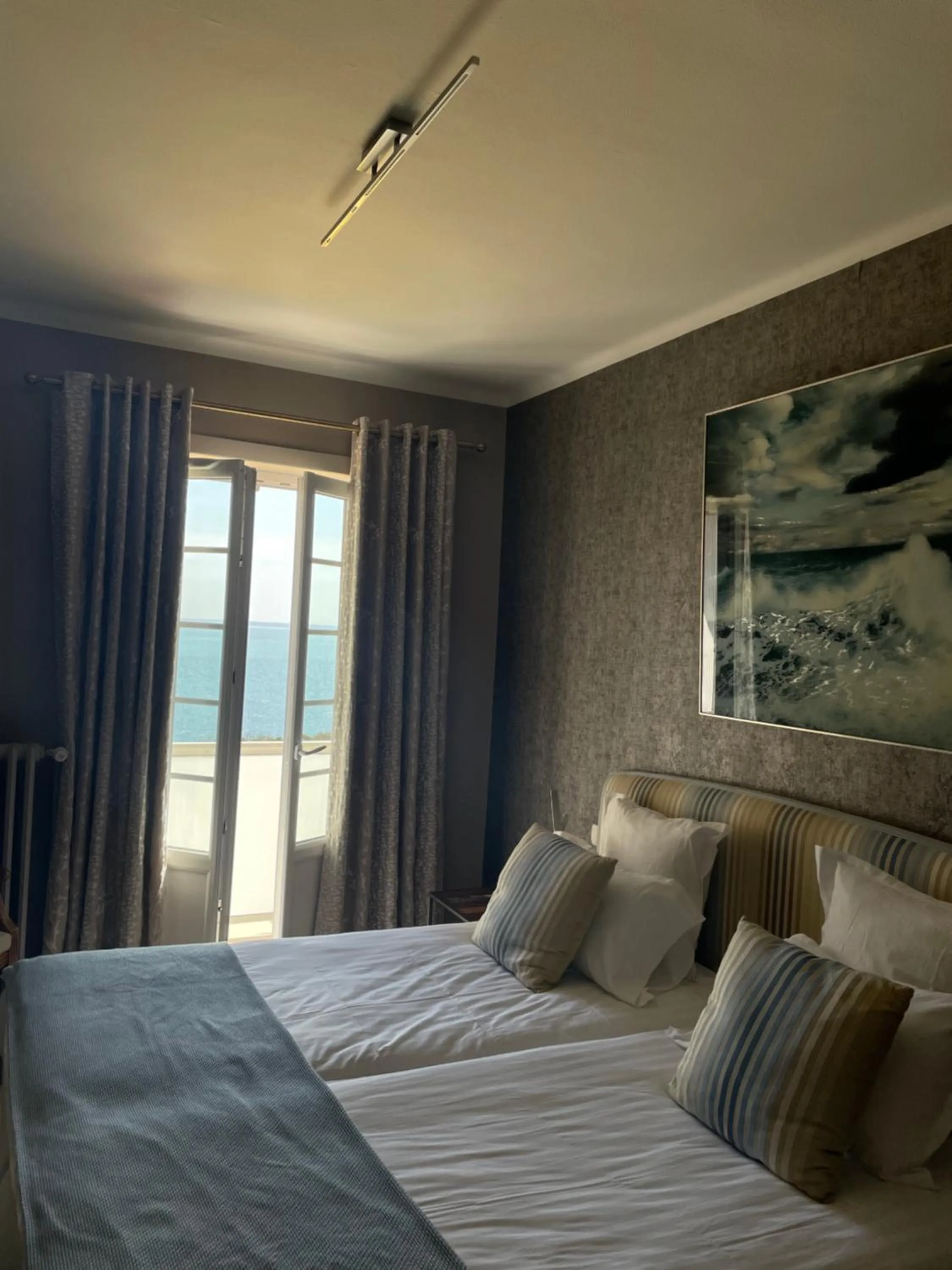 Bed in Hôtel de la Pointe du Grouin