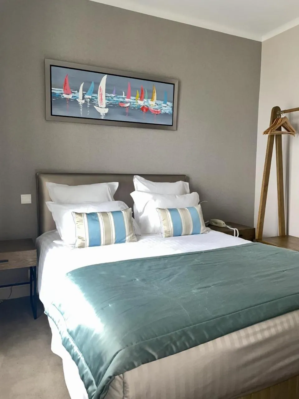 Bed in Hôtel de la Pointe du Grouin