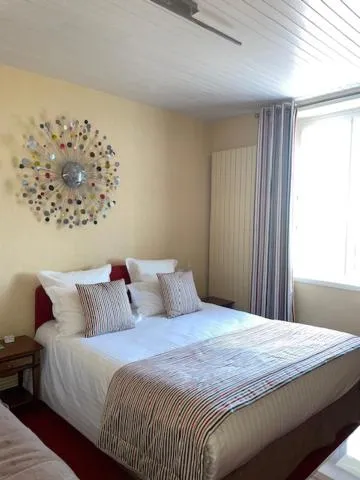 Bed in Hôtel de la Pointe du Grouin
