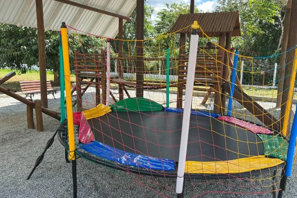 Children play ground in Casa Retrô Chique Bananeiras - Cond Yes Banana