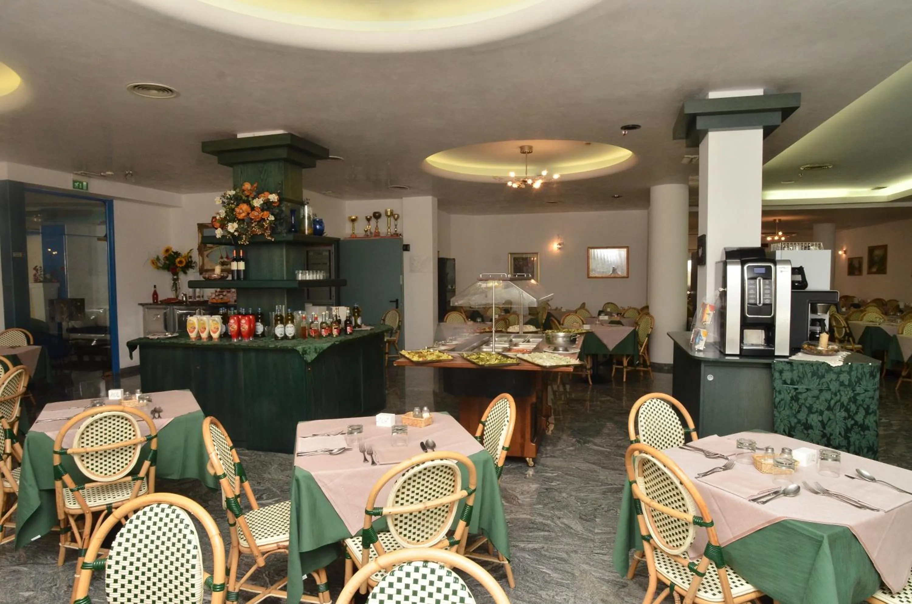 Restaurant/places to eat in Hotel Germania