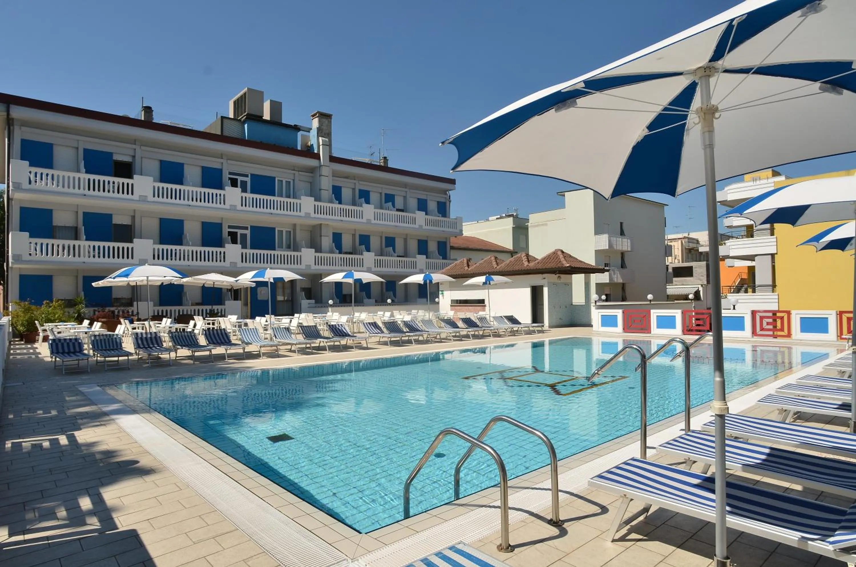 Swimming pool in Hotel Germania