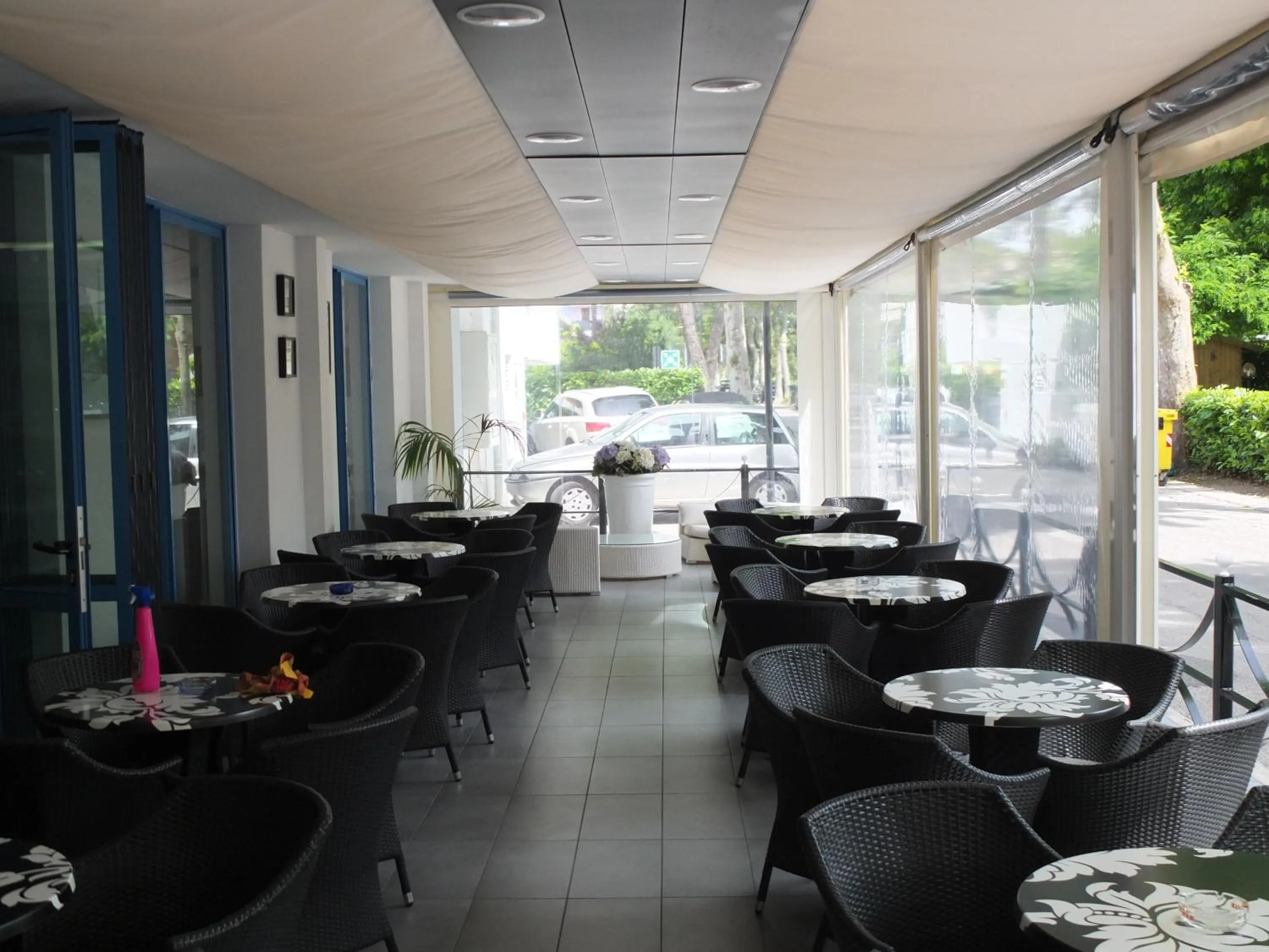 Restaurant/places to eat in Hotel Germania