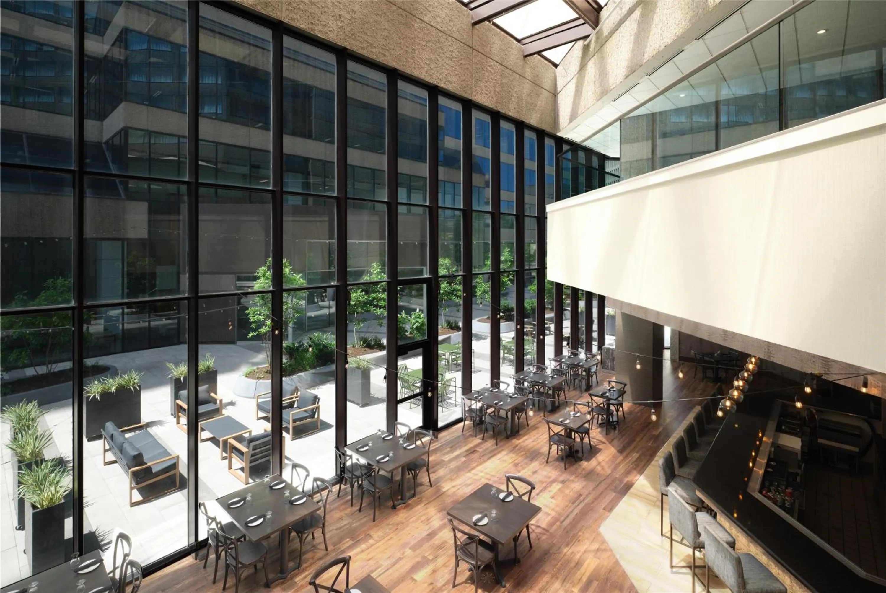 Lounge or bar in DoubleTree by Hilton Hotel Nashville Downtown