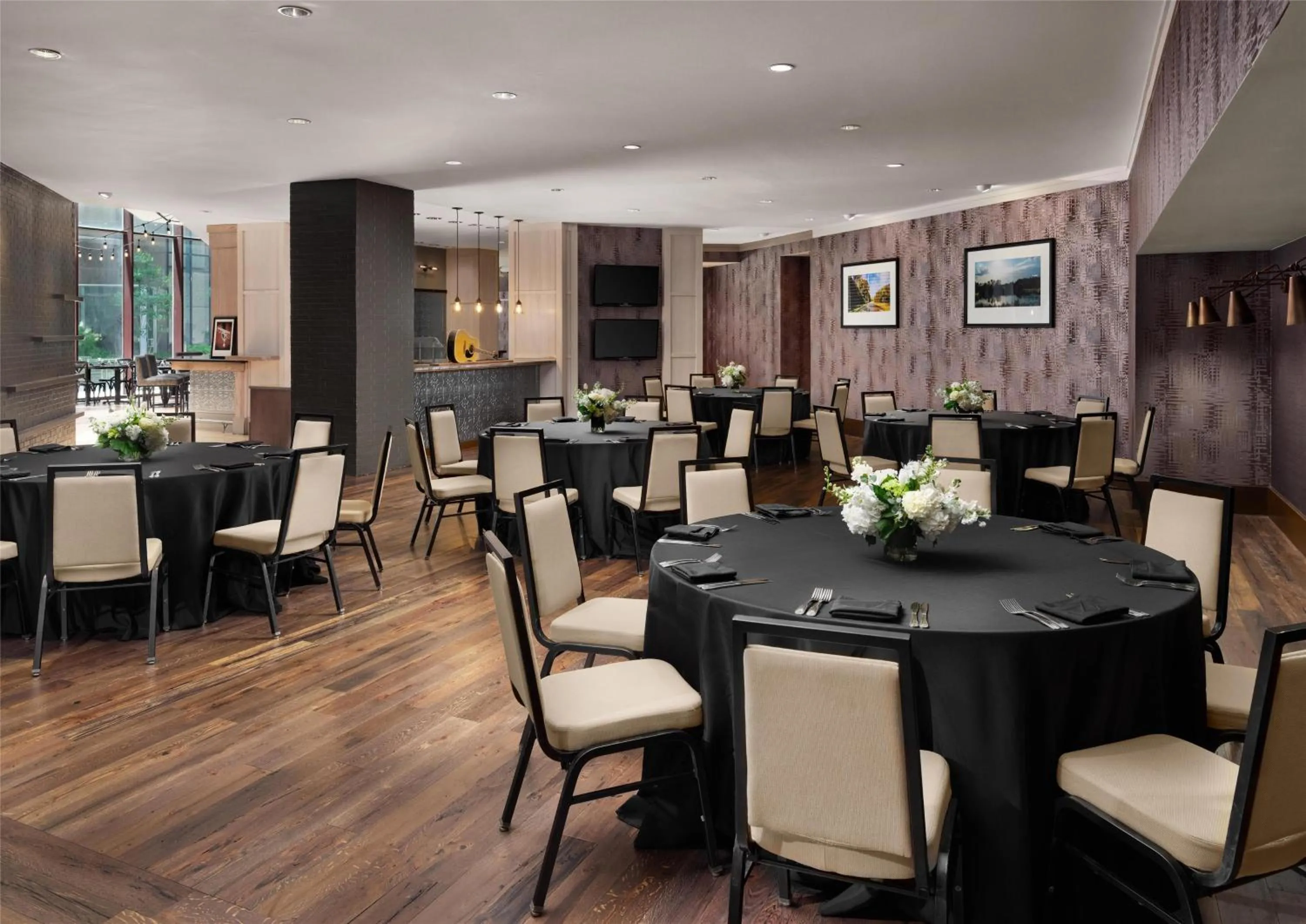 Lounge or bar in DoubleTree by Hilton Hotel Nashville Downtown