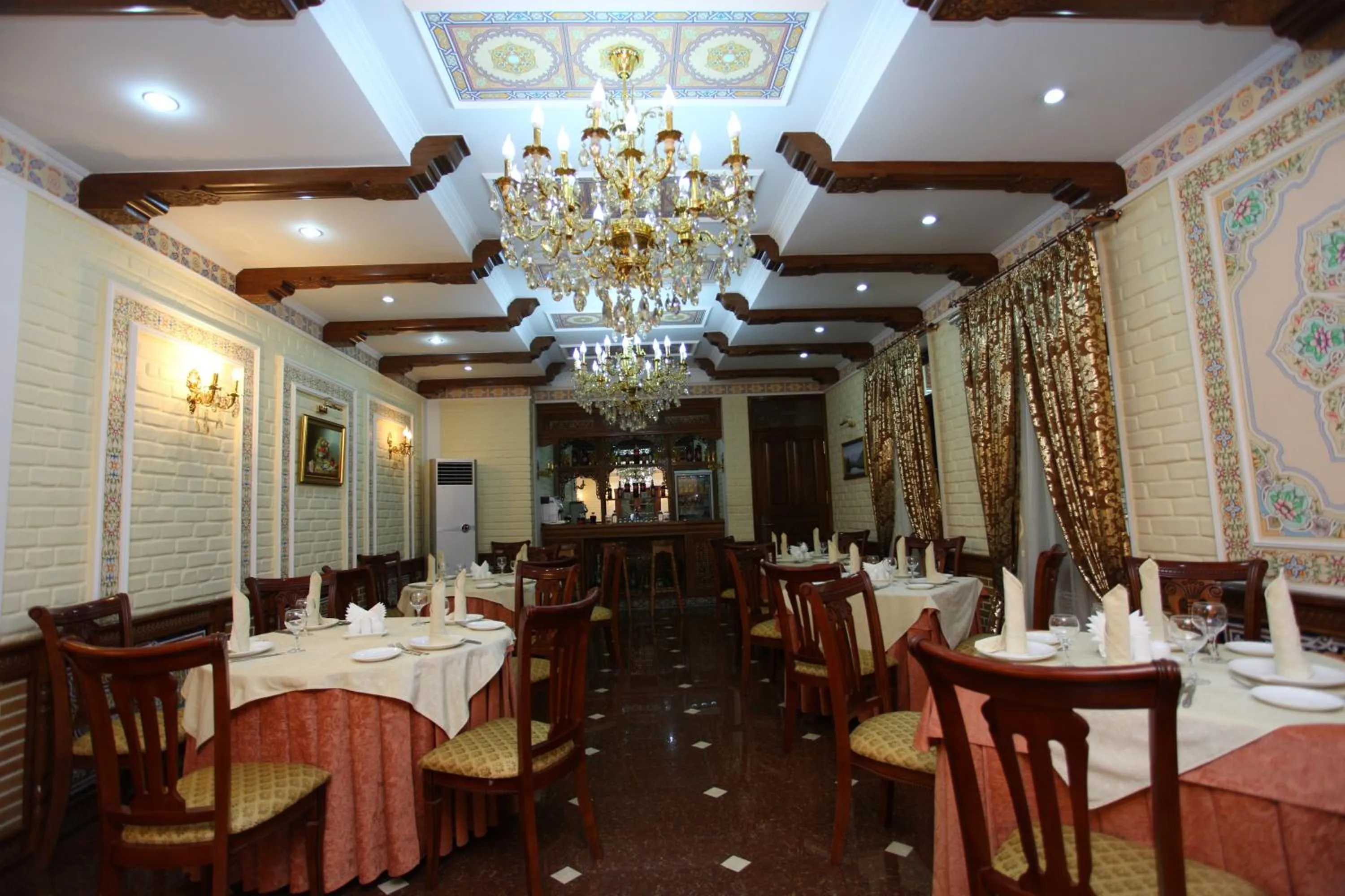 Restaurant/places to eat in Hotel Grand Samarkand Superior - A