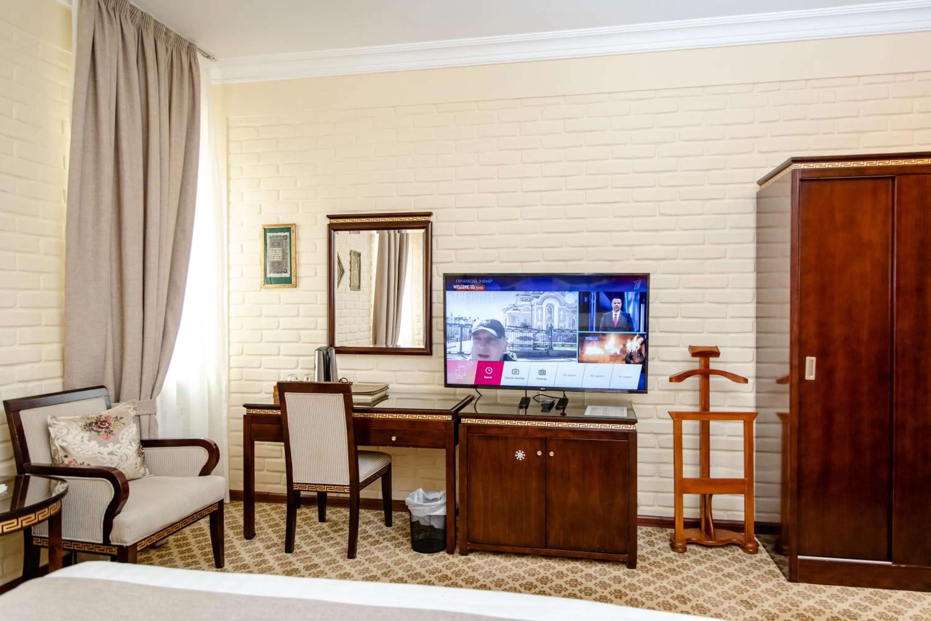 TV and multimedia in Hotel Grand Samarkand Superior - A