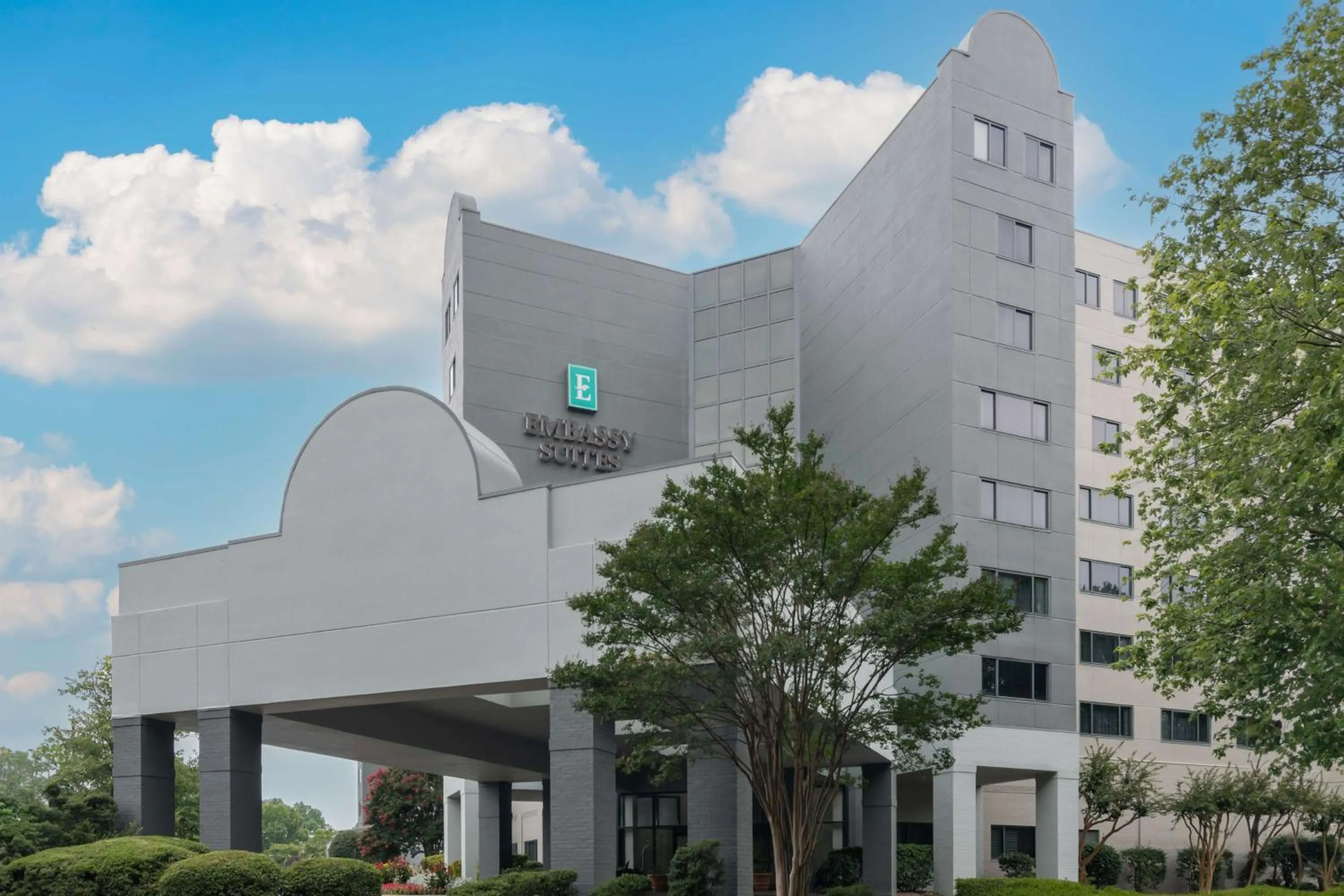 Property building in Embassy Suites Charlotte