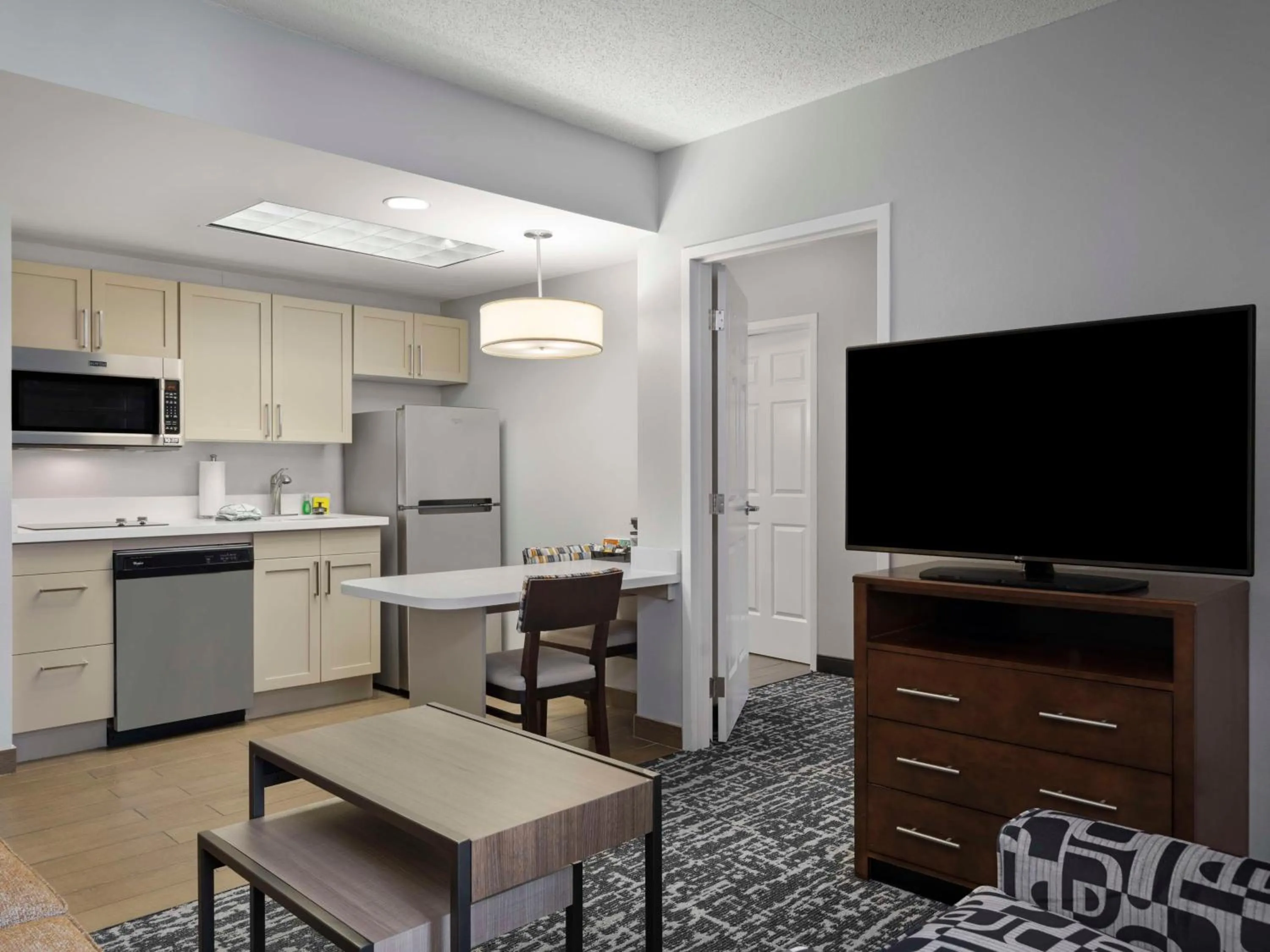 Kitchen or kitchenette in Homewood Suites Columbus - Airport