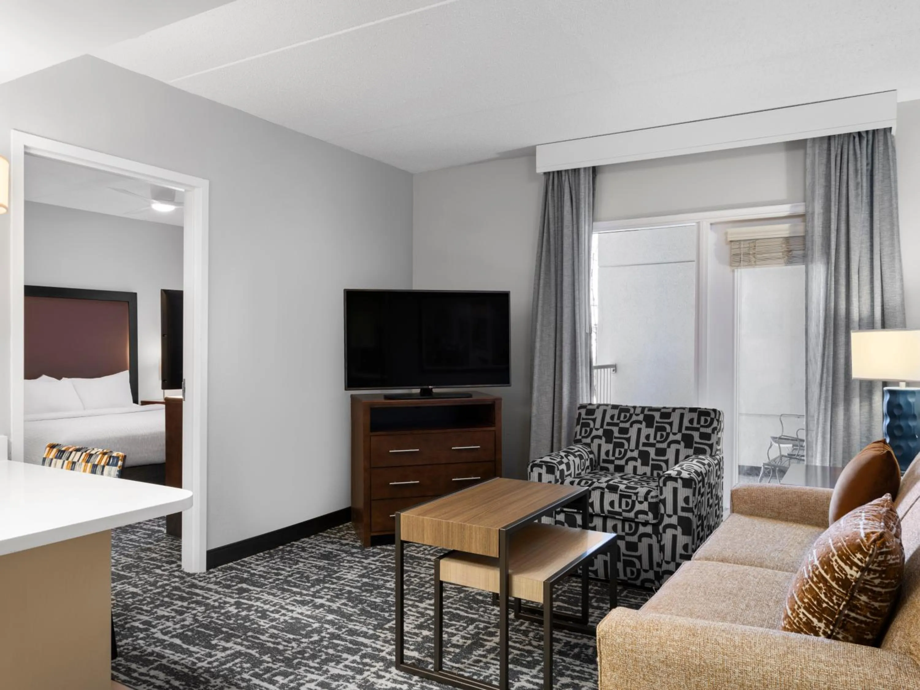 Communal lounge/ TV room, Bed in Homewood Suites Columbus - Airport