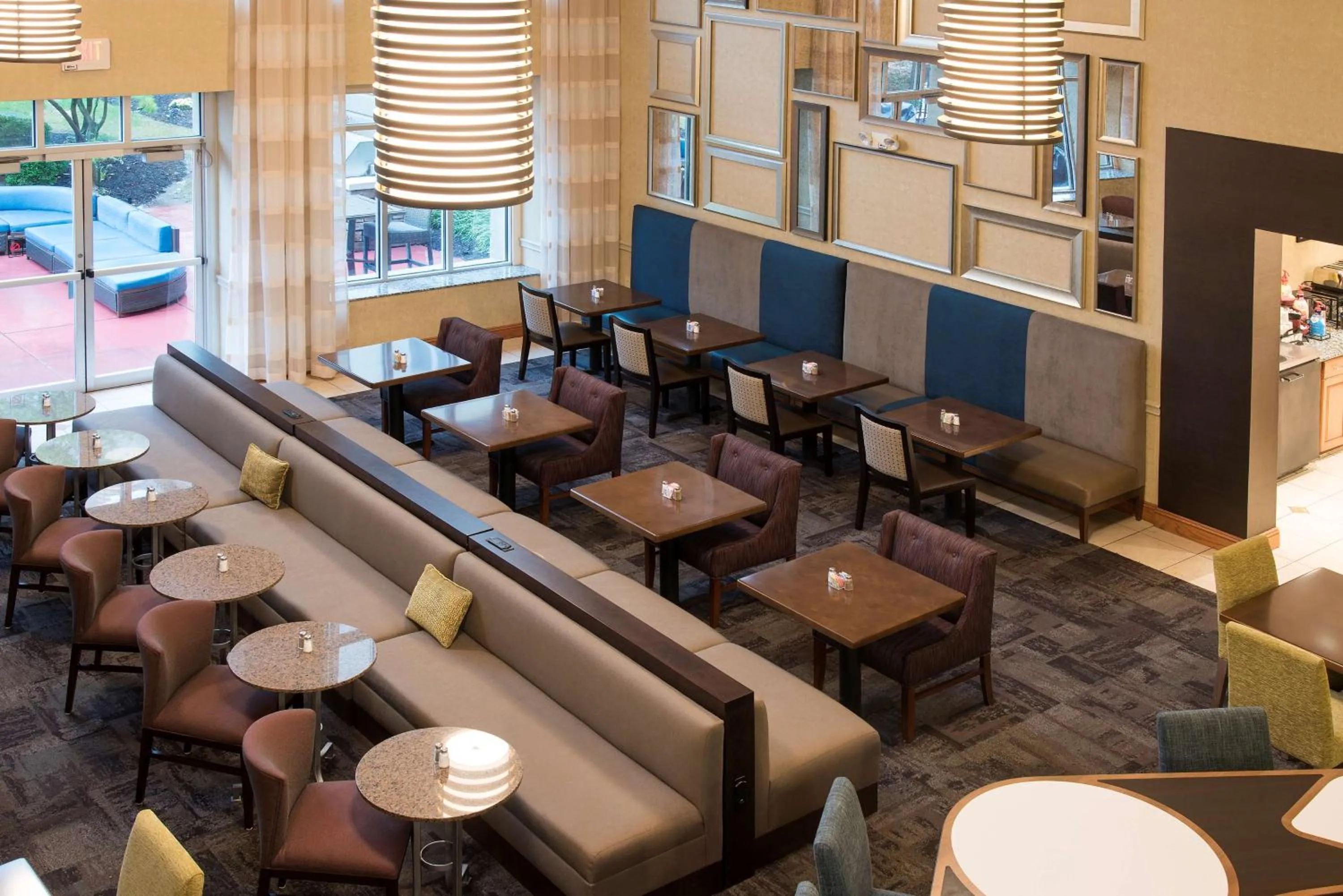 Dining area in Homewood Suites Columbus - Airport