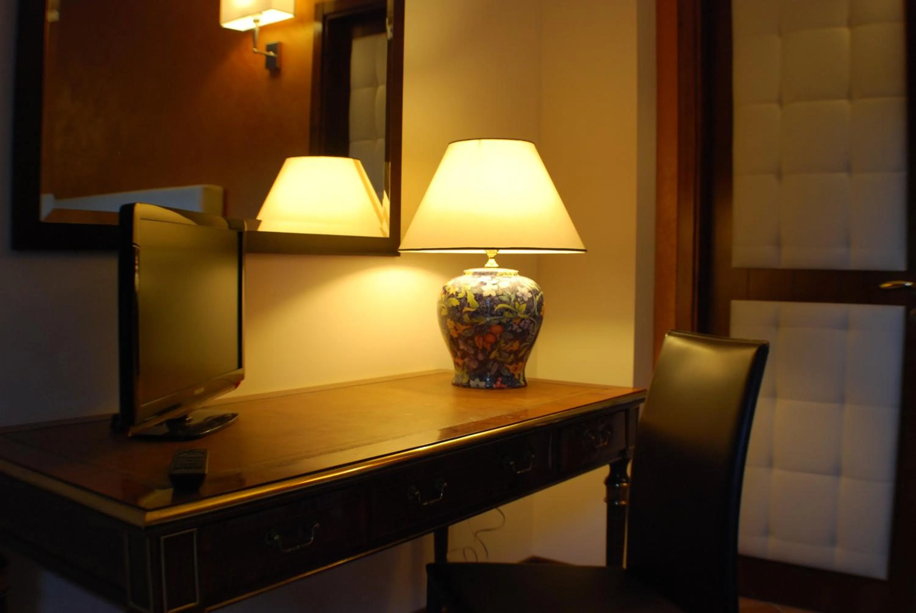 TV and multimedia in Queen Hotel