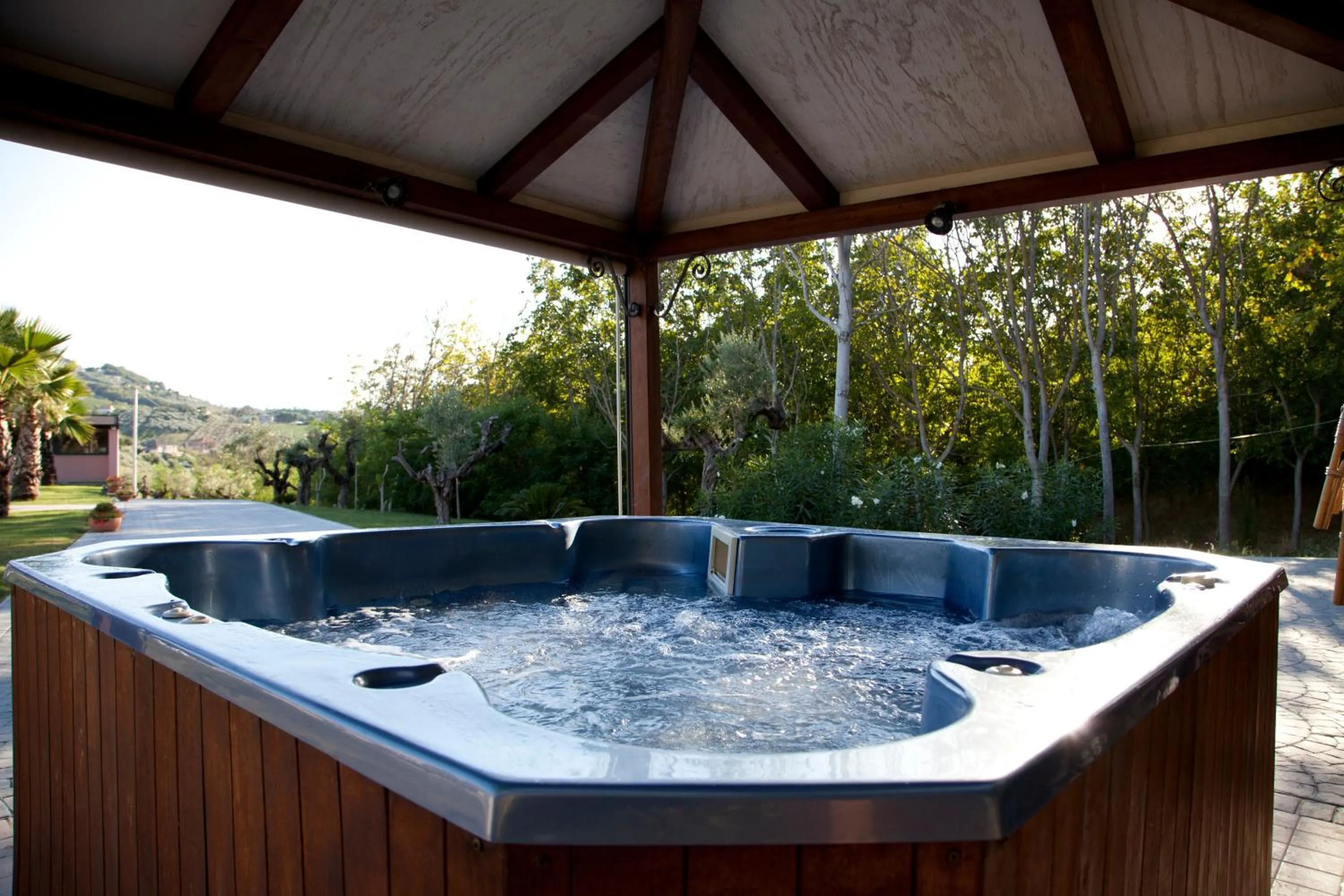 Hot Tub in Queen Hotel