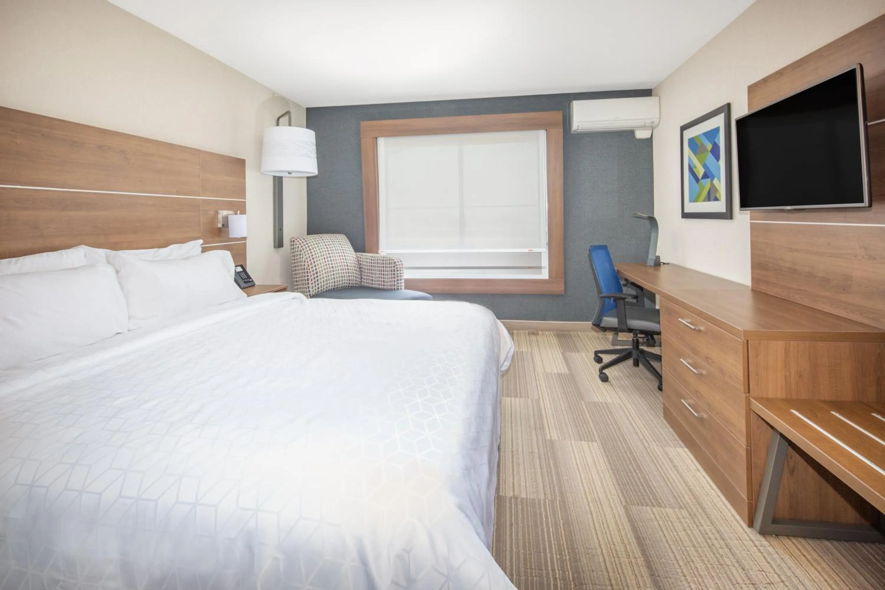 Photo of the whole room, Bed in Holiday Inn Express San Diego Airport-Old Town by IHG