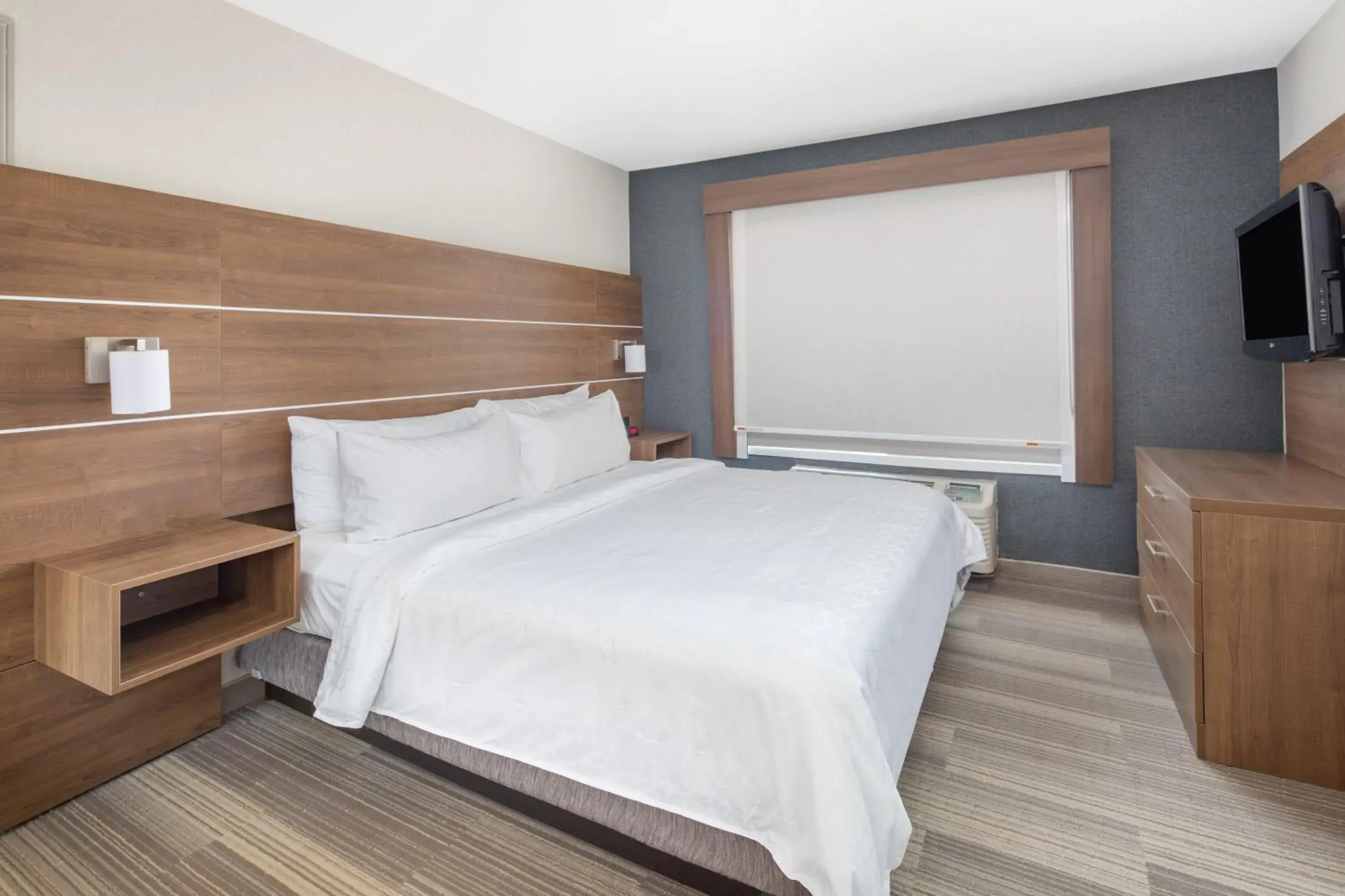 Standard Queen Room in Holiday Inn Express San Diego Airport-Old Town by IHG Standard Queen Room in Holiday Inn Express San Diego Airport-Old Town by IHG