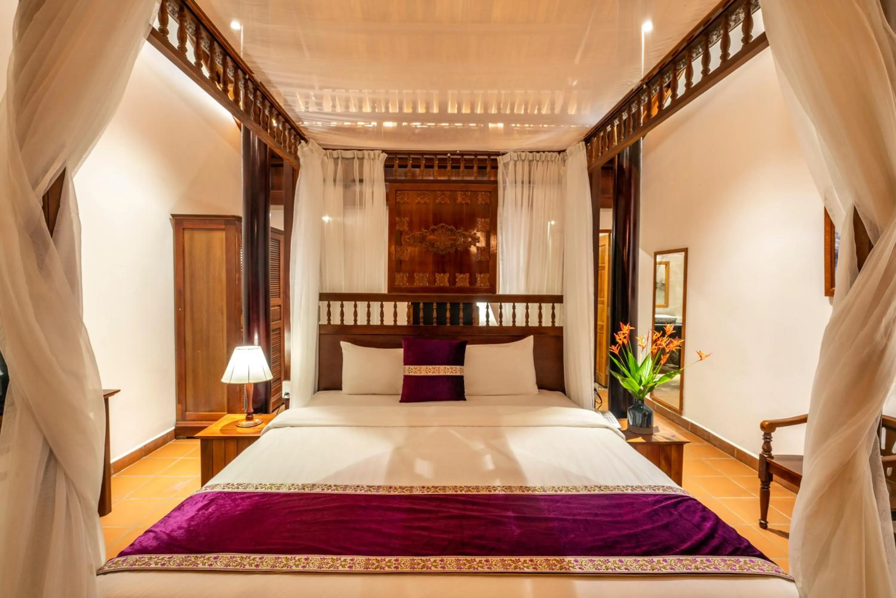 Bed in Maison Du VietNam Resort & Spa