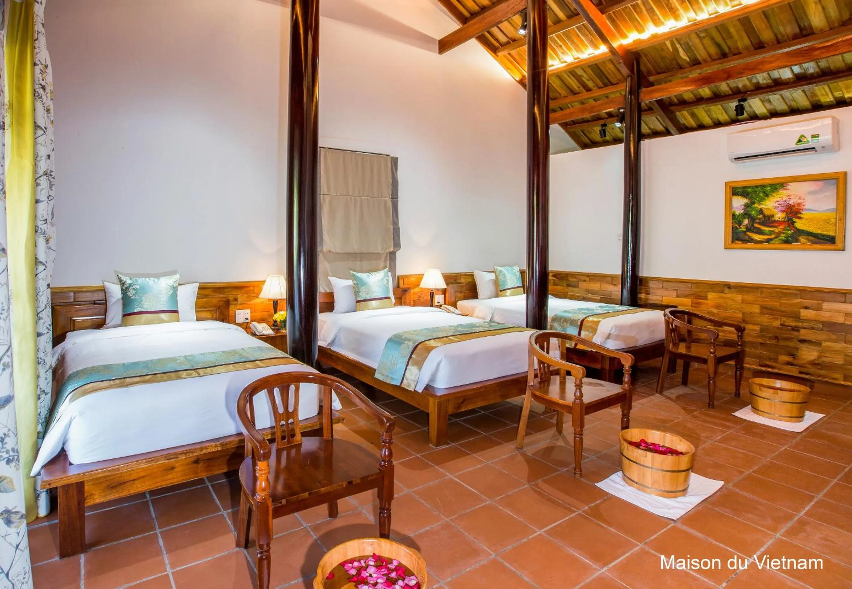 Photo of the whole room, Bed in Maison Du VietNam Resort & Spa