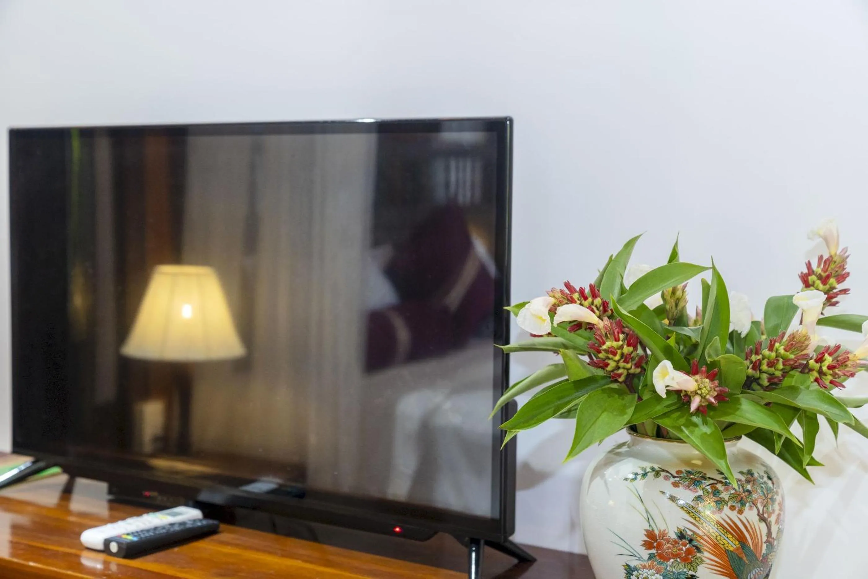 TV and multimedia in Maison Du VietNam Resort & Spa