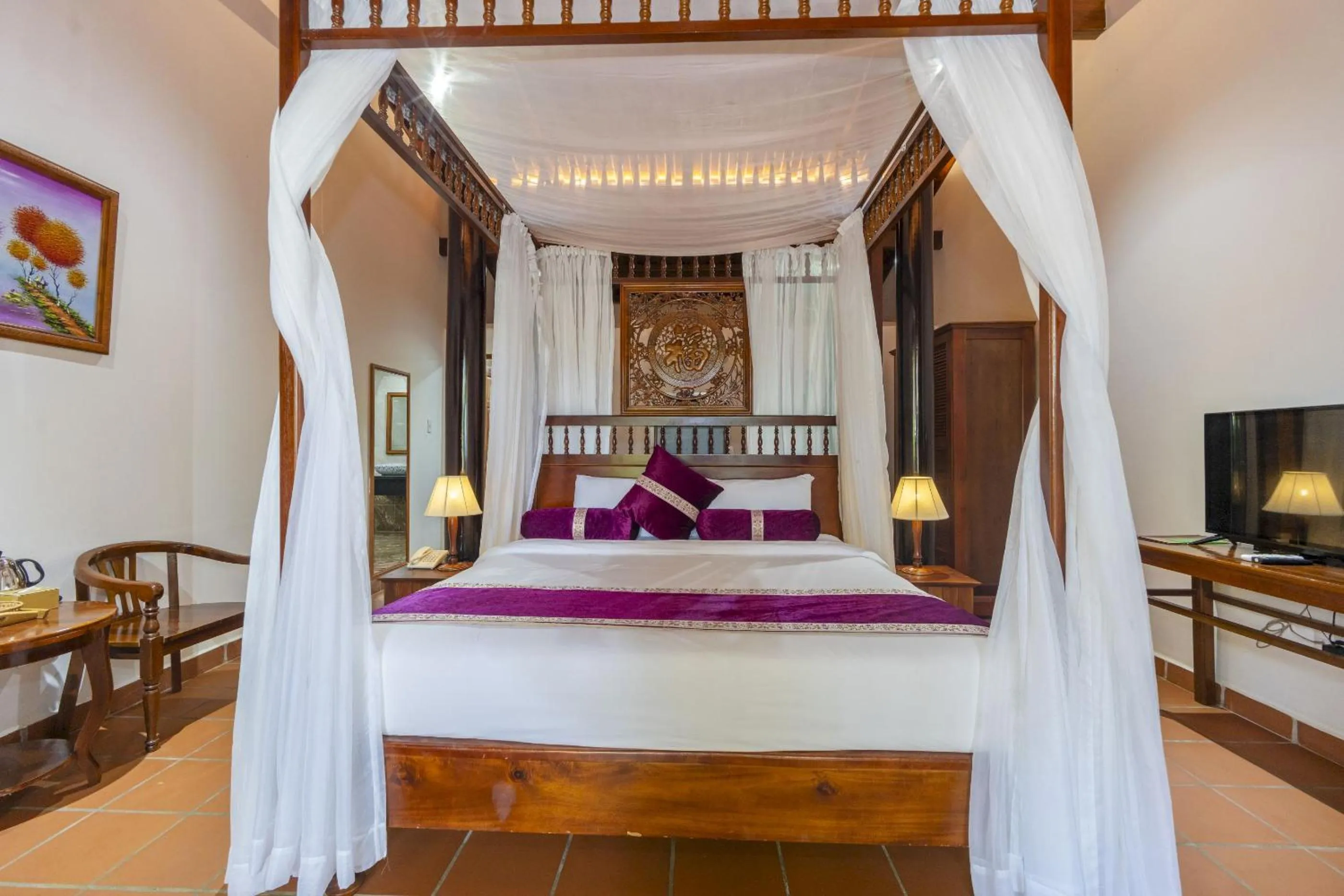 Bed in Maison Du VietNam Resort & Spa