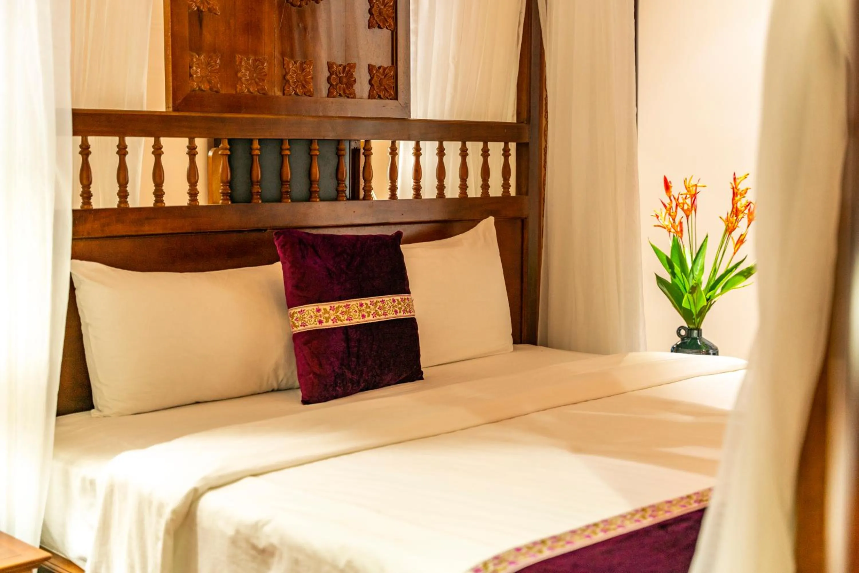 Bed in Maison Du VietNam Resort & Spa