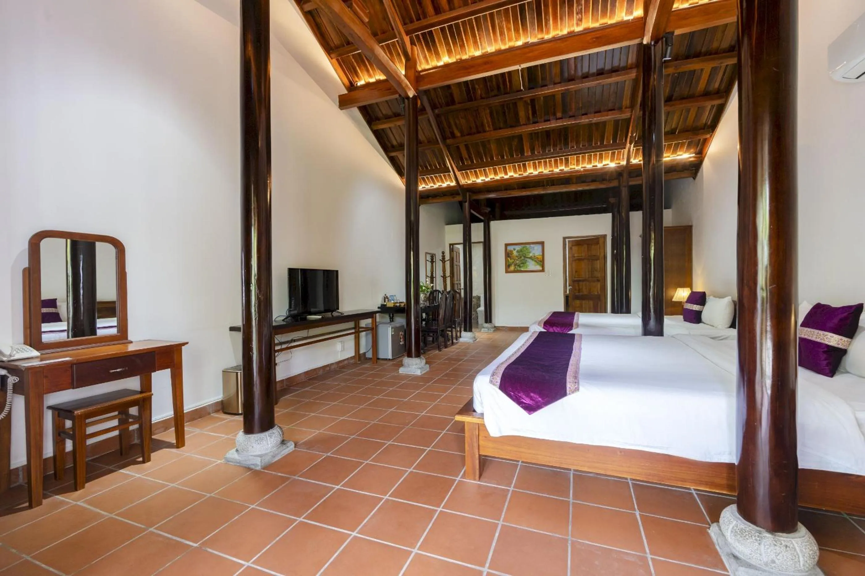 Bed in Maison Du VietNam Resort & Spa