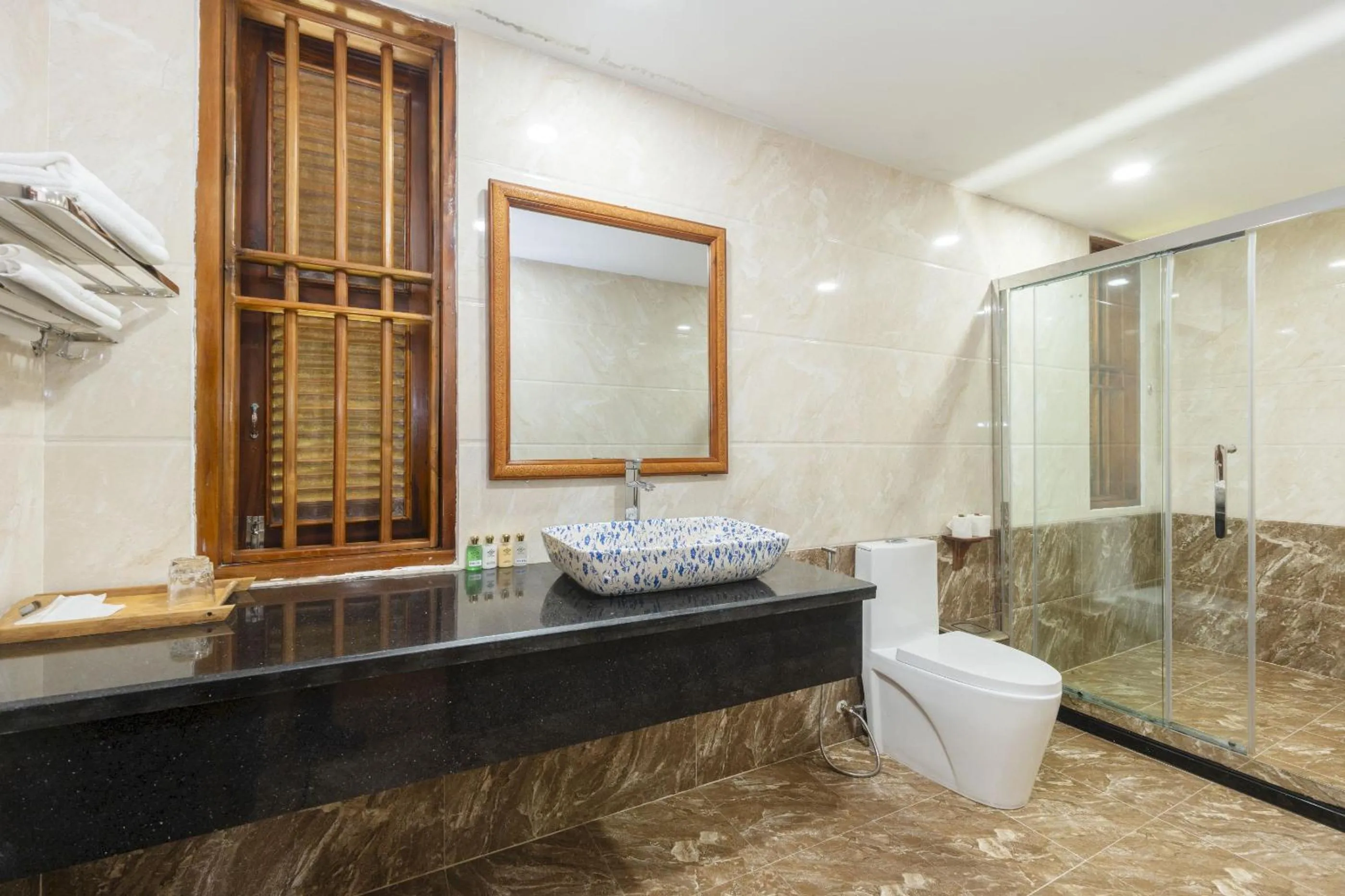 Shower in Maison Du VietNam Resort & Spa