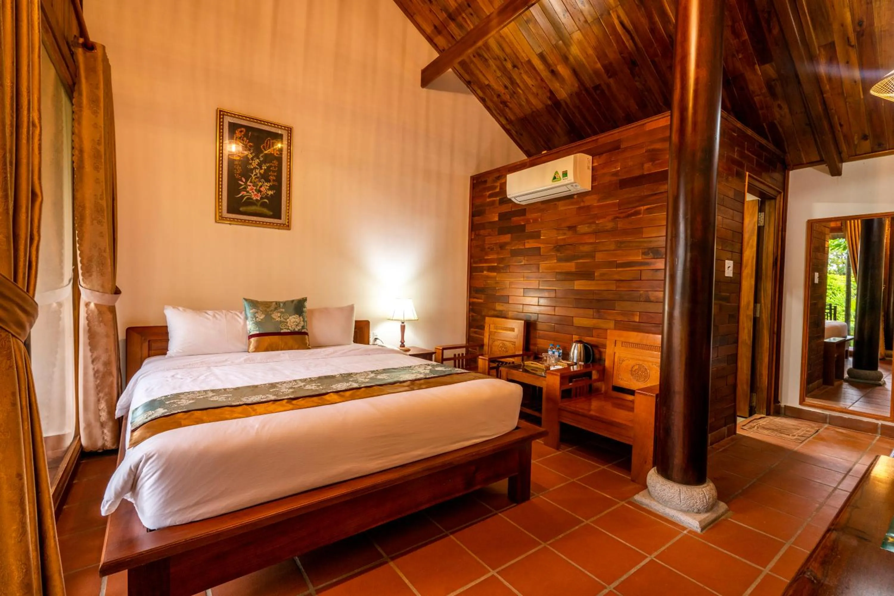 Photo of the whole room, Bed in Maison Du VietNam Resort & Spa