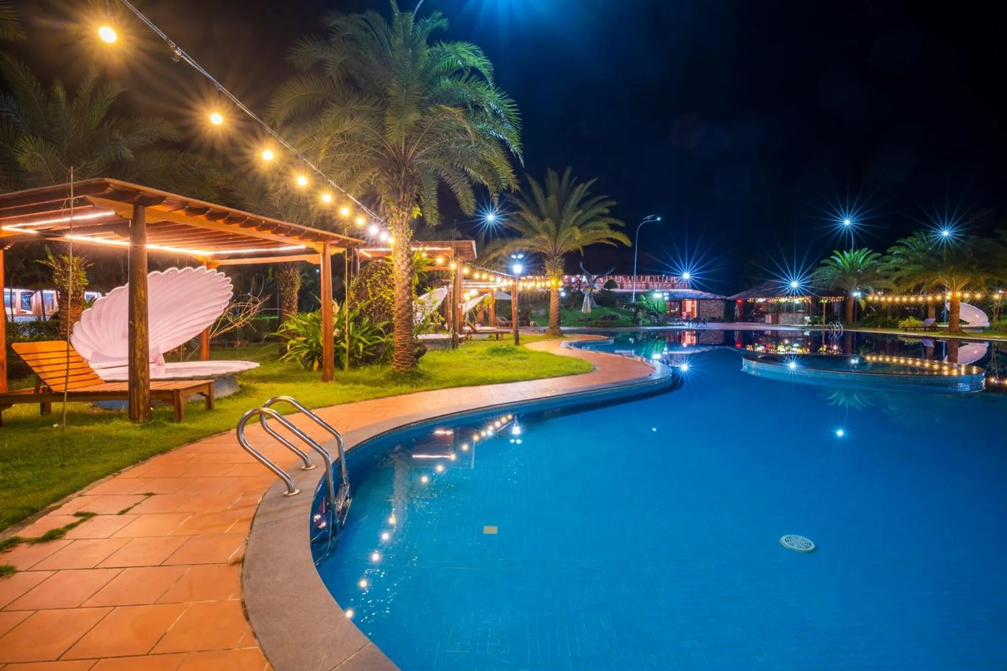 Swimming pool in Maison Du VietNam Resort & Spa