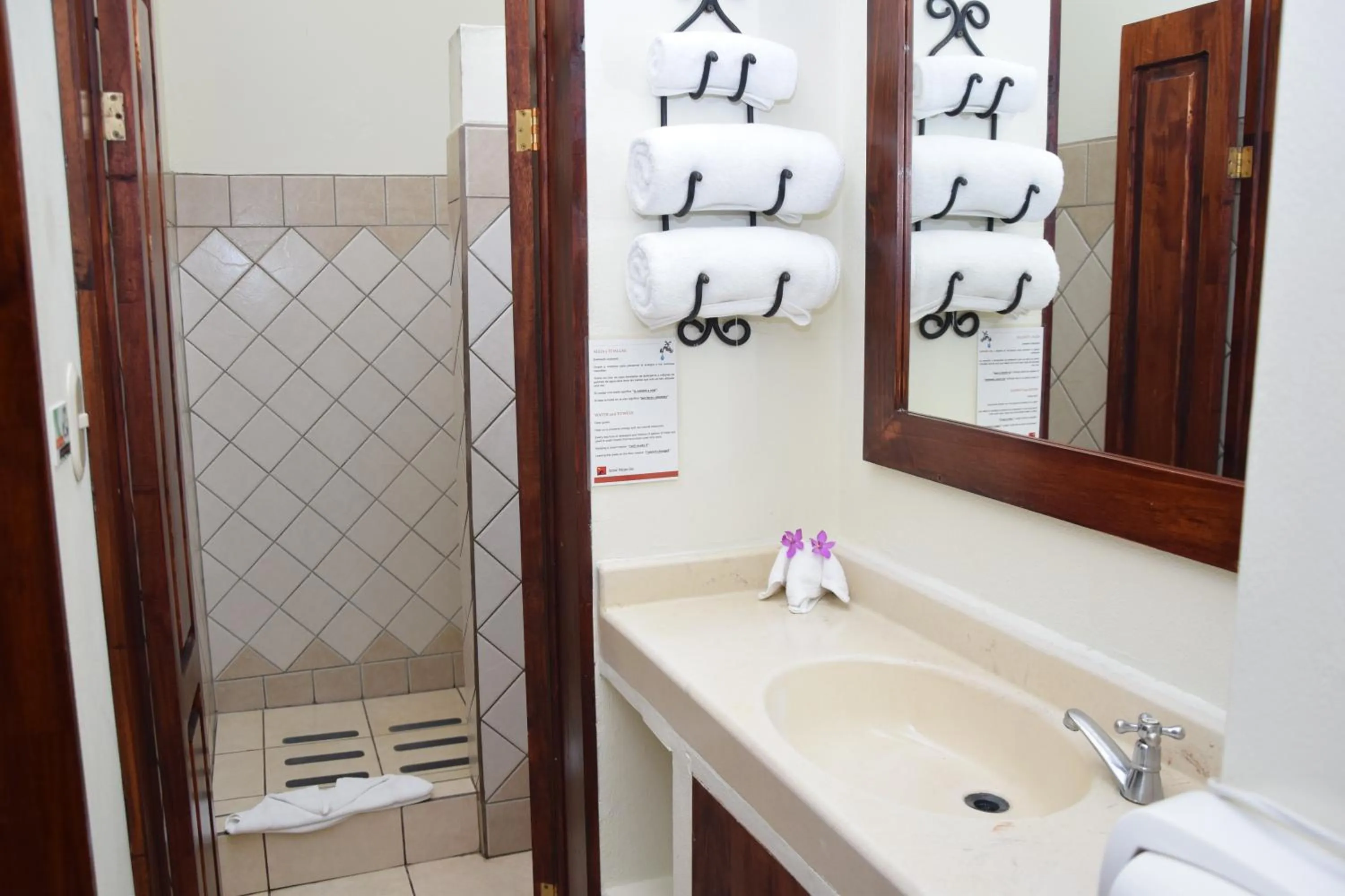 Bathroom in Arenal Volcano Inn