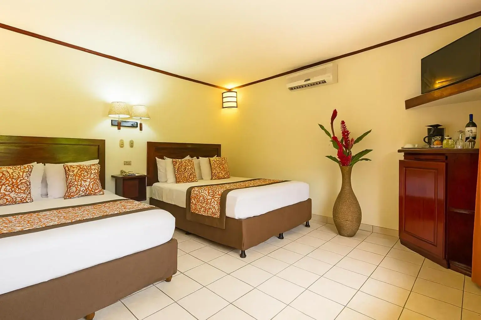 Standard Double Room with Garden View in Arenal Volcano Inn Standard Double Room with Garden View in Arenal Volcano Inn