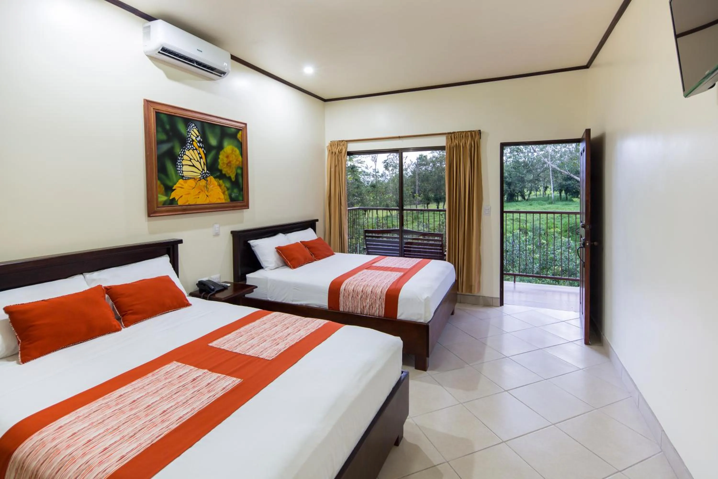 Bedroom, Bed in Arenal Volcano Inn