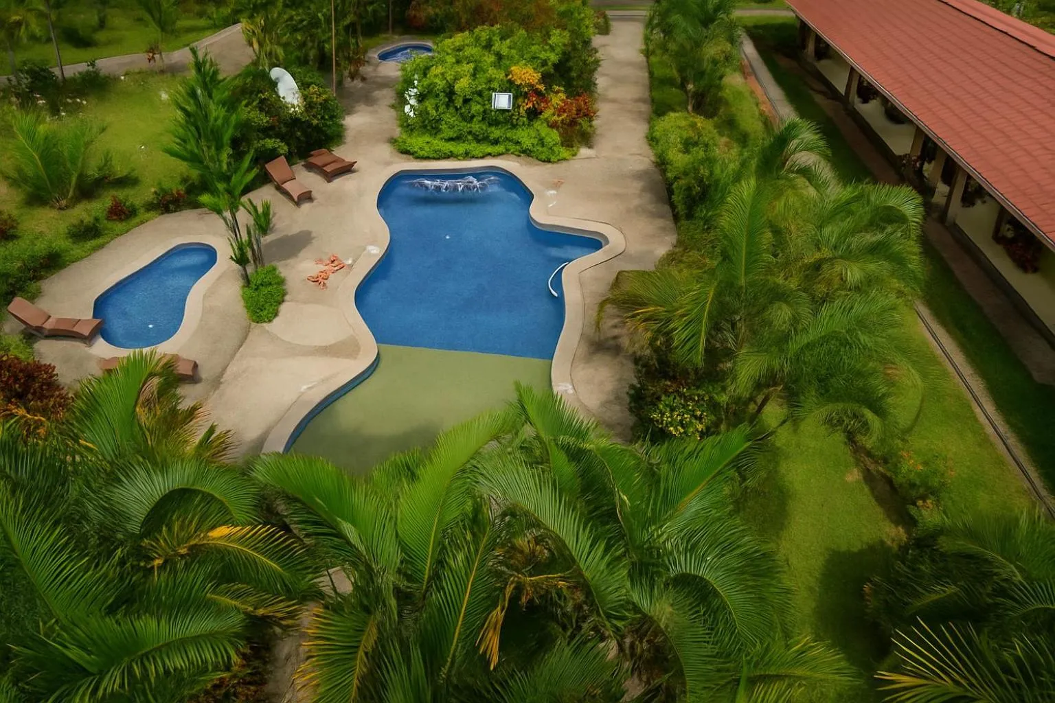 Swimming pool in Arenal Volcano Inn