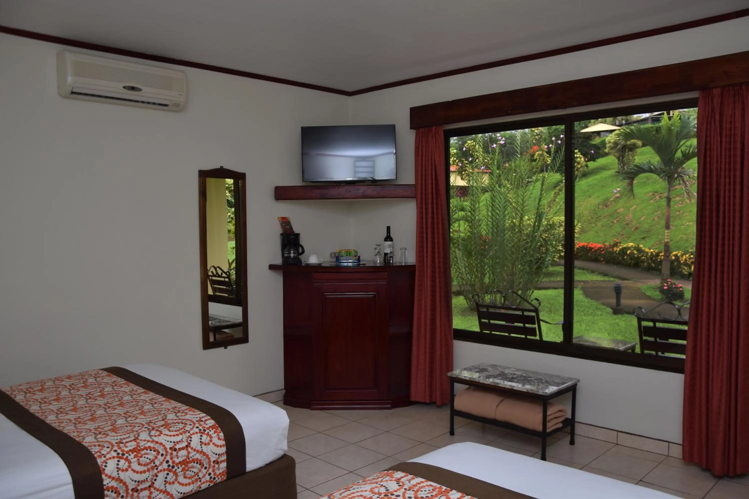 Bed in Arenal Volcano Inn