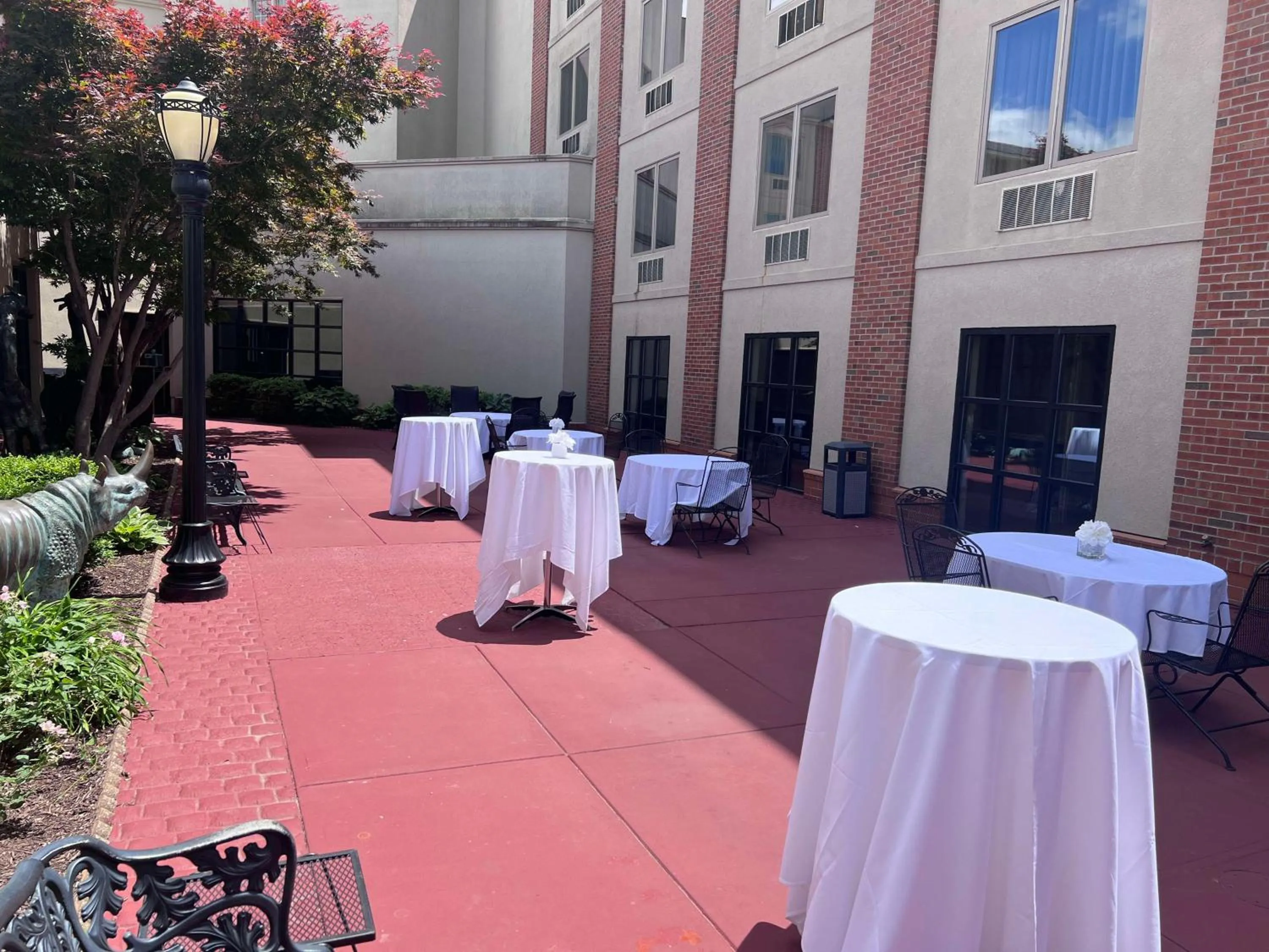 Inner courtyard view in DoubleTree by Hilton Bloomington