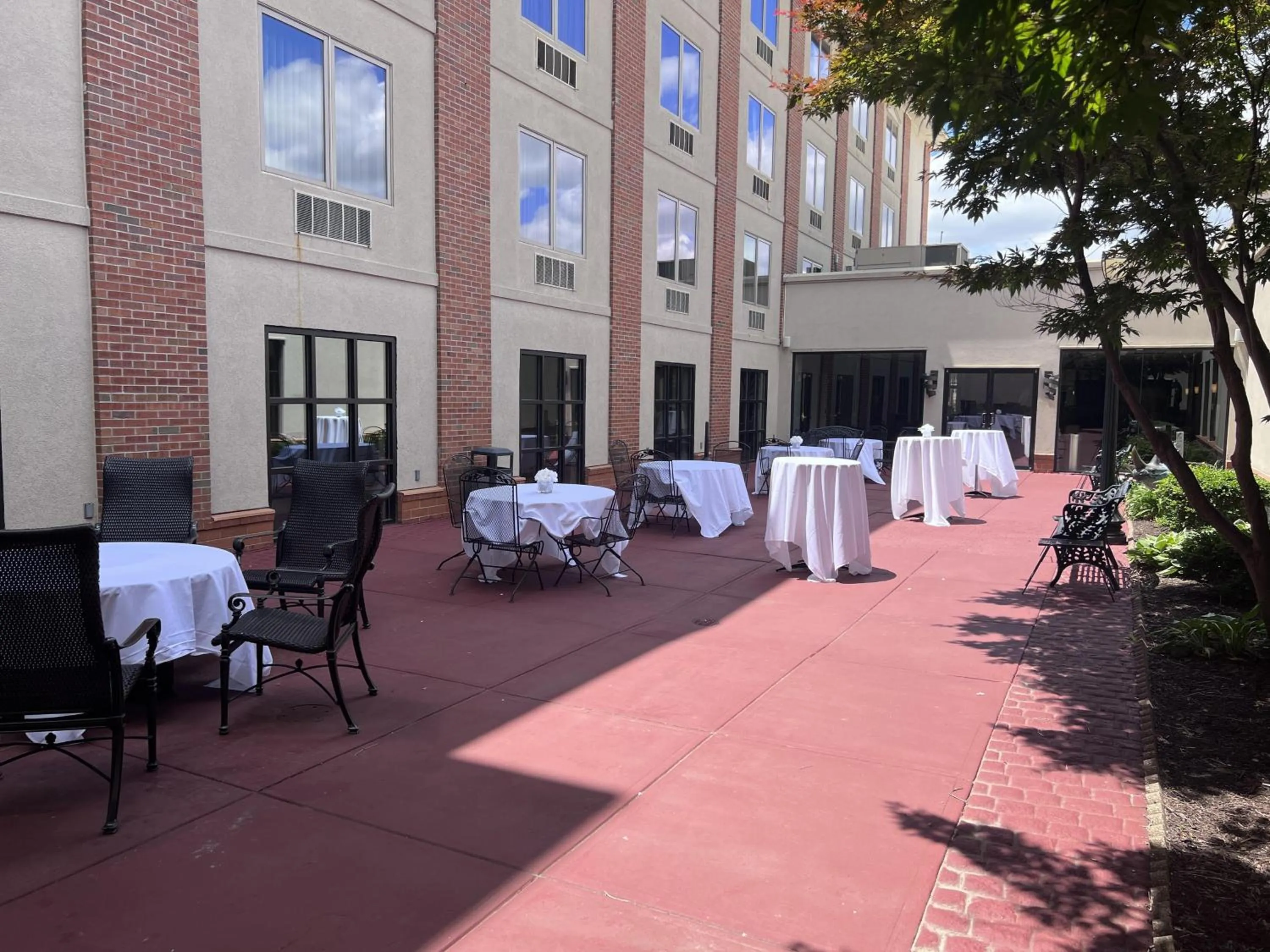 DoubleTree by Hilton Bloomington