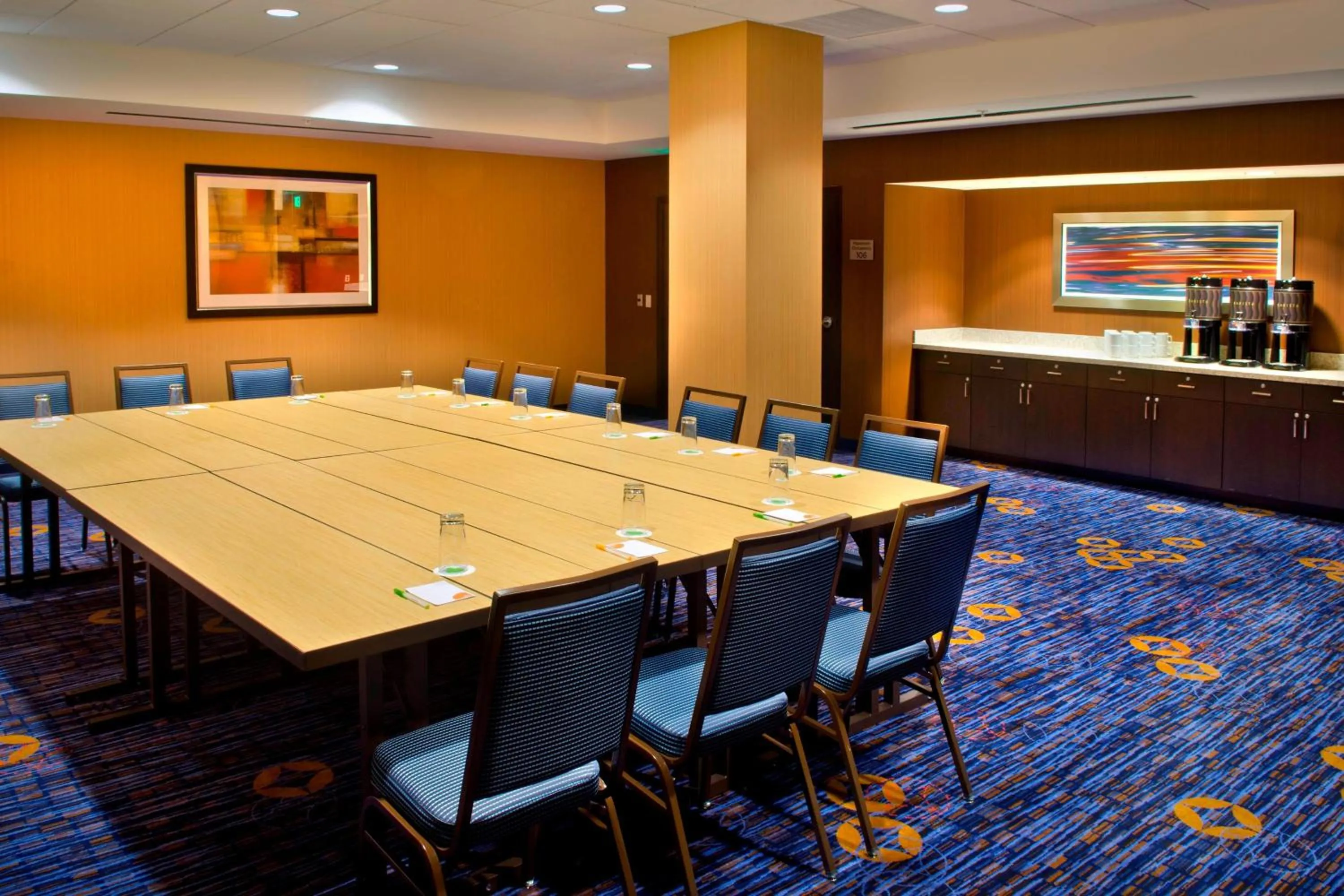 Meeting/conference room in Courtyard by Marriott Newark Downtown