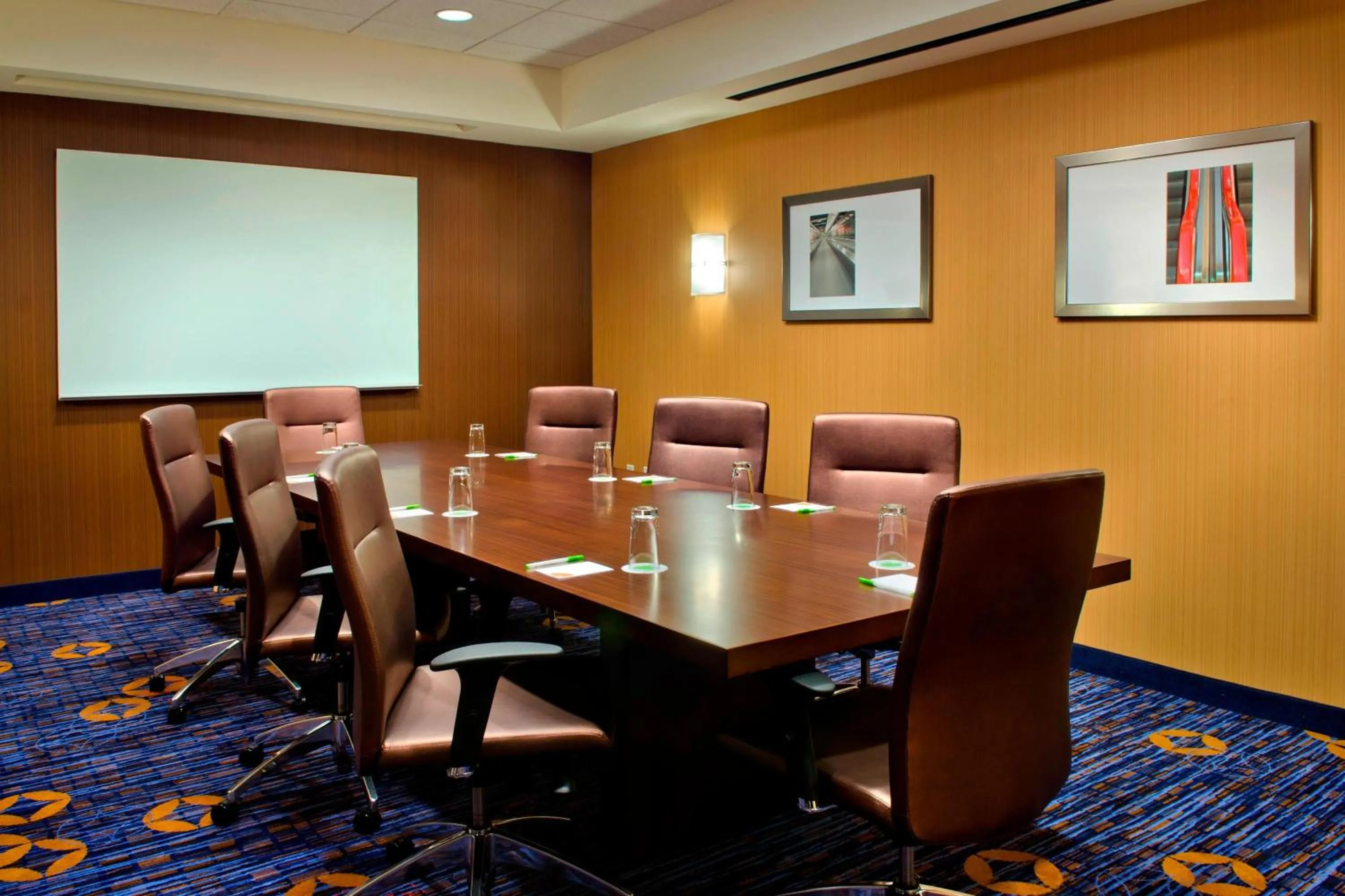 Meeting/conference room in Courtyard by Marriott Newark Downtown