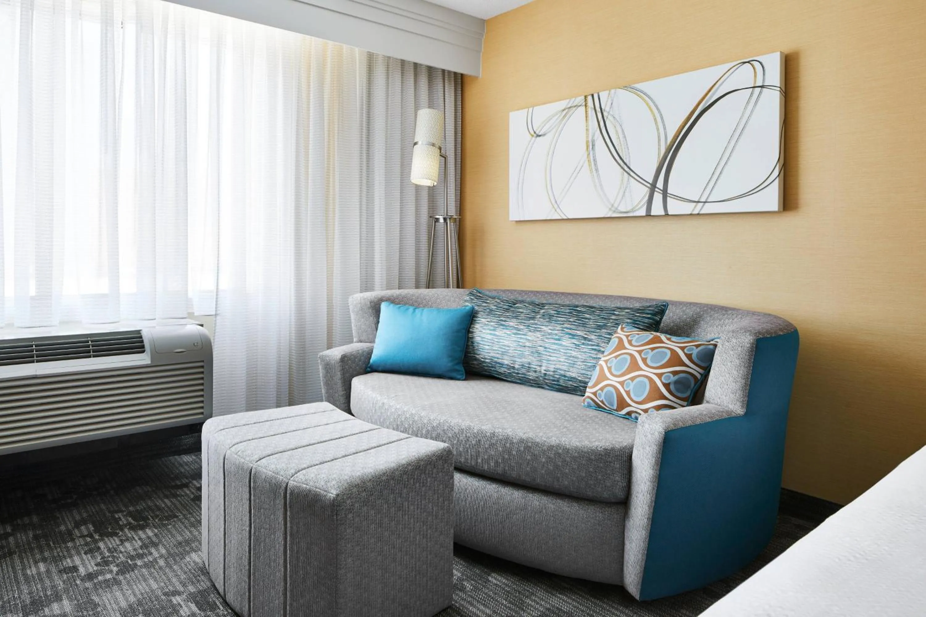 Photo of the whole room in Courtyard by Marriott Newark Downtown