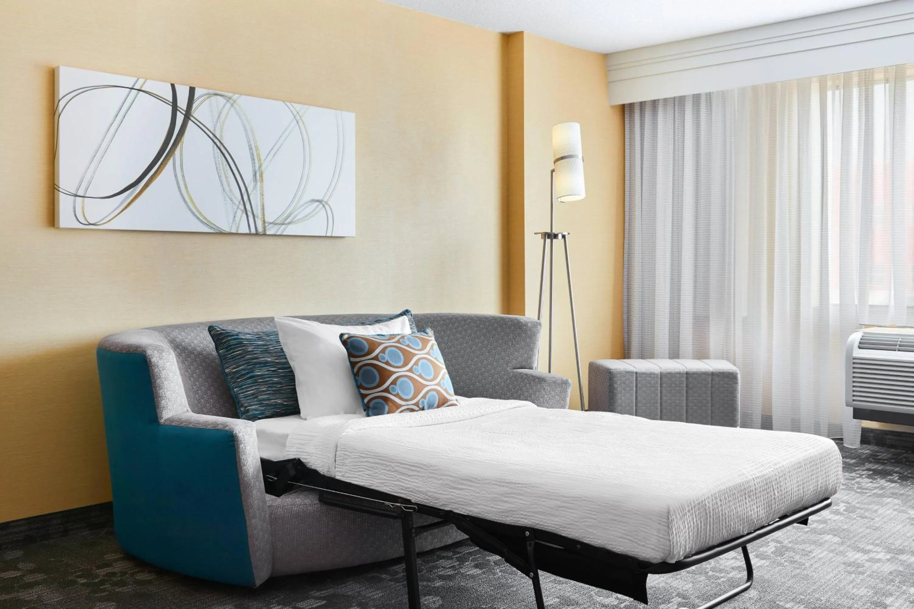 Photo of the whole room, Bed in Courtyard by Marriott Newark Downtown