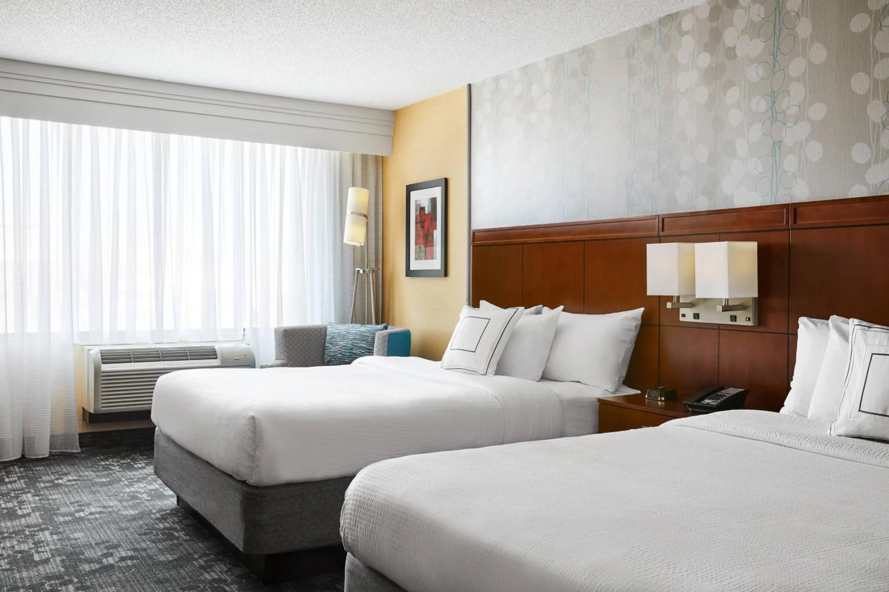 Photo of the whole room, Bed in Courtyard by Marriott Newark Downtown