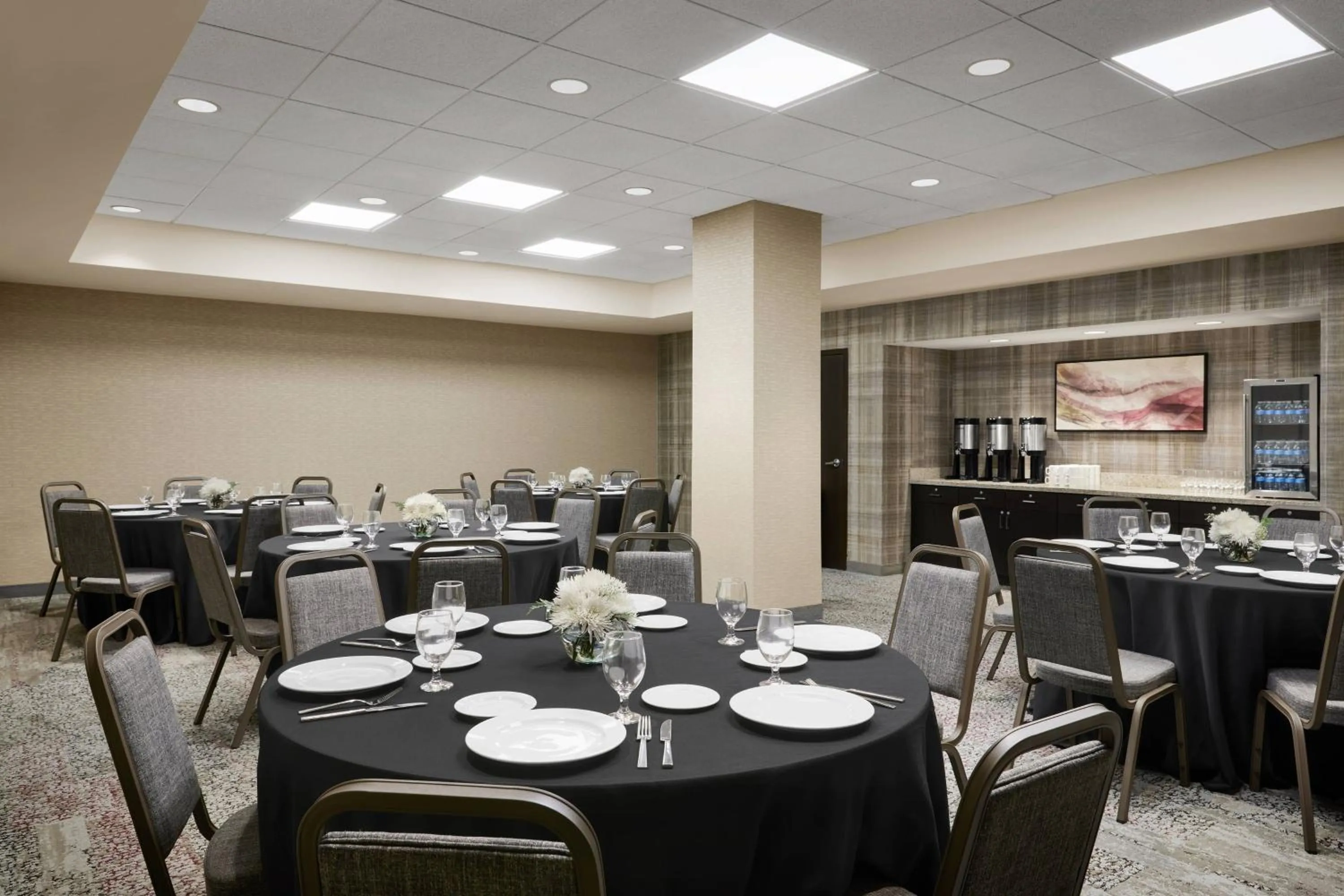 Meeting/conference room in Courtyard by Marriott Newark Downtown
