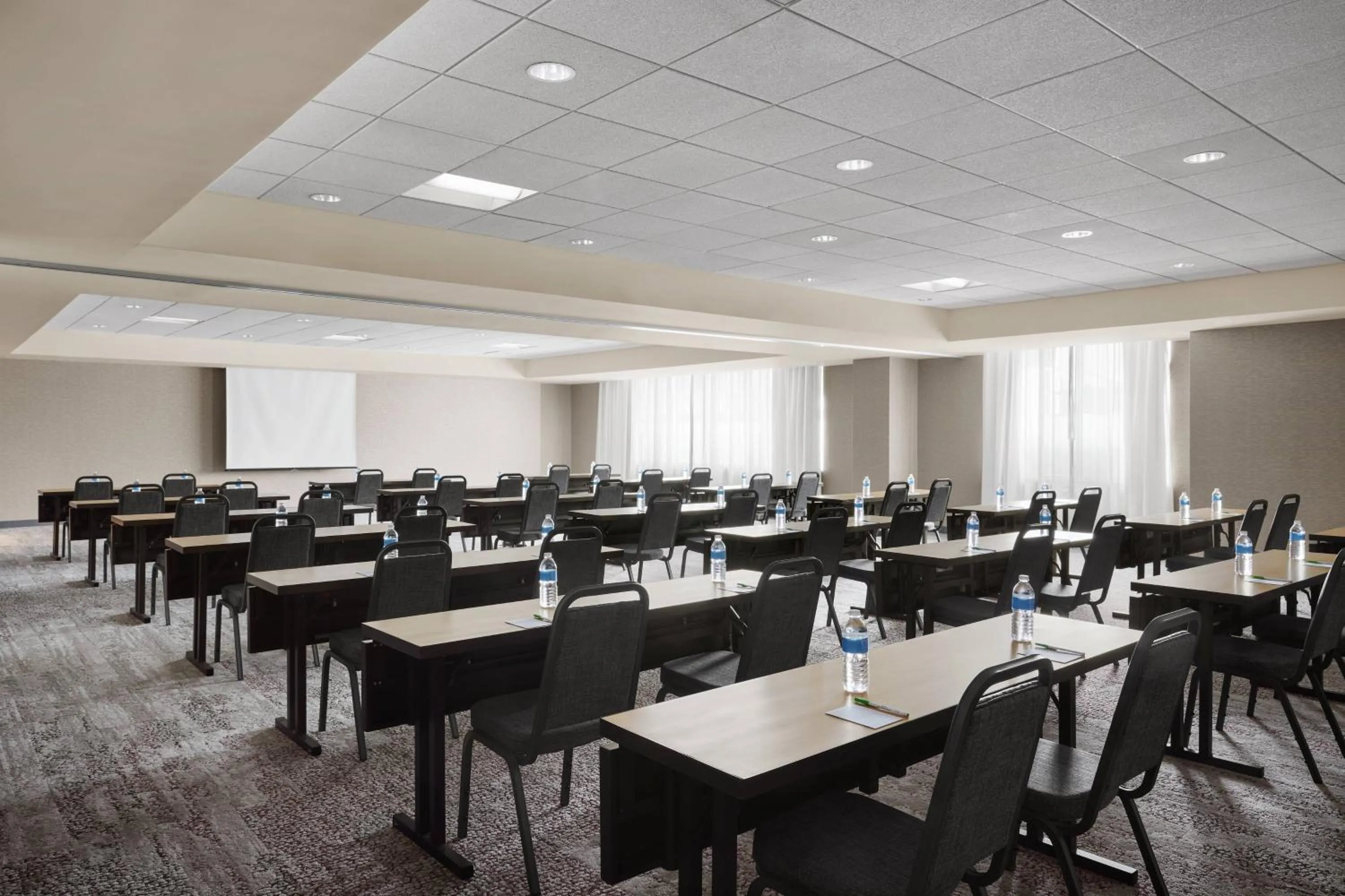 Meeting/conference room in Courtyard by Marriott Newark Downtown