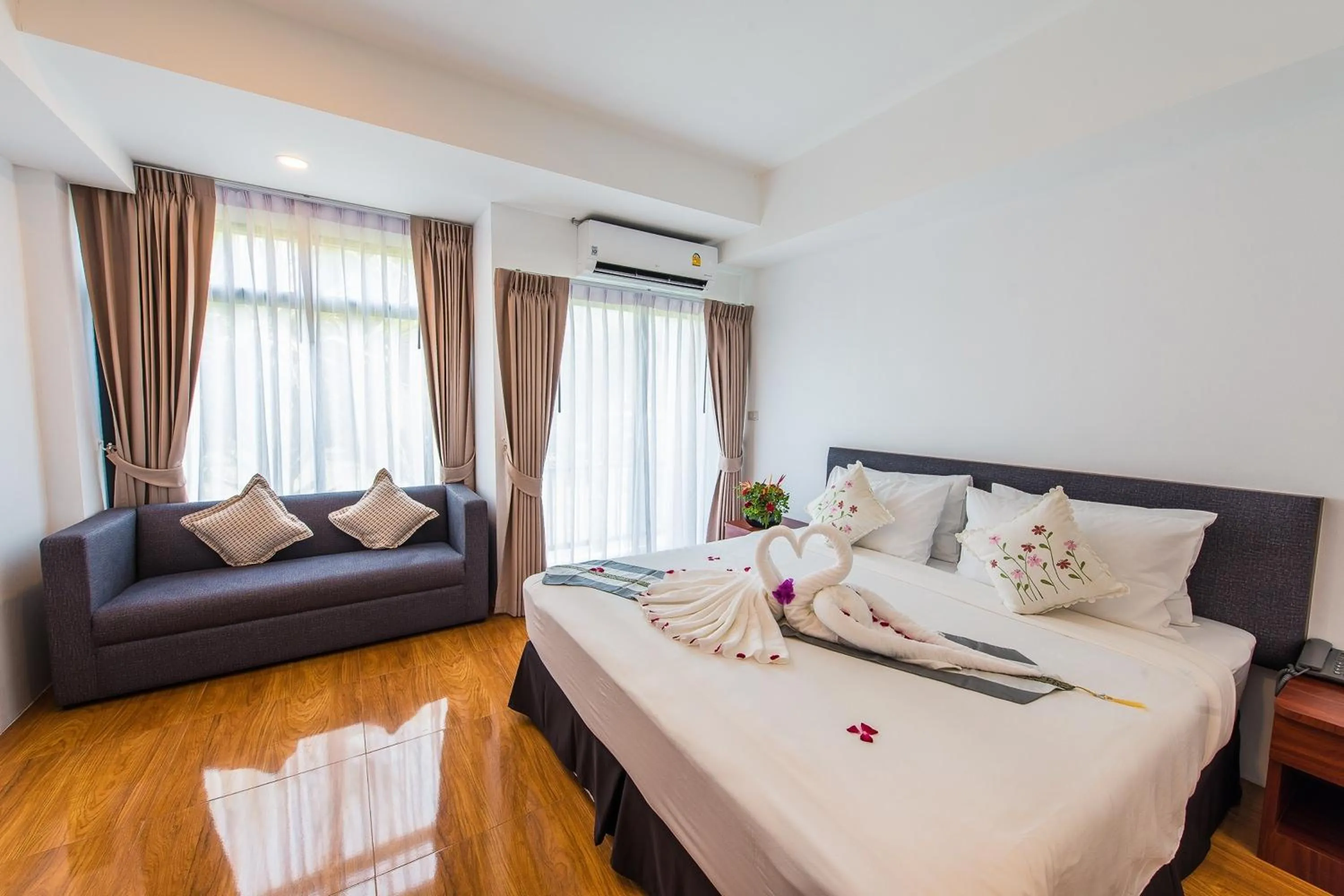 Bed in Royal Train Garden Resort