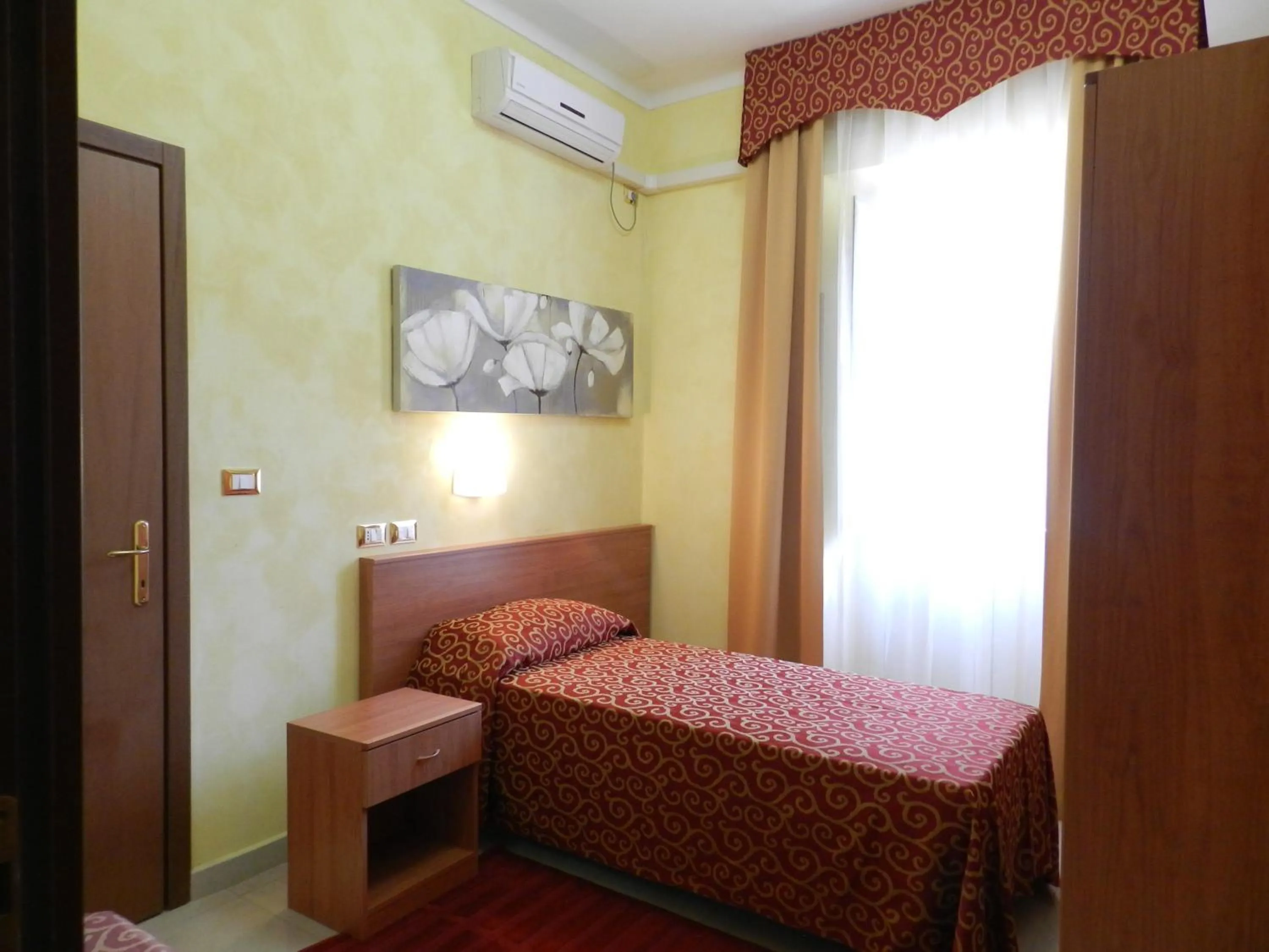 Photo of the whole room, Bed in Hotel Air Palace Lingotto