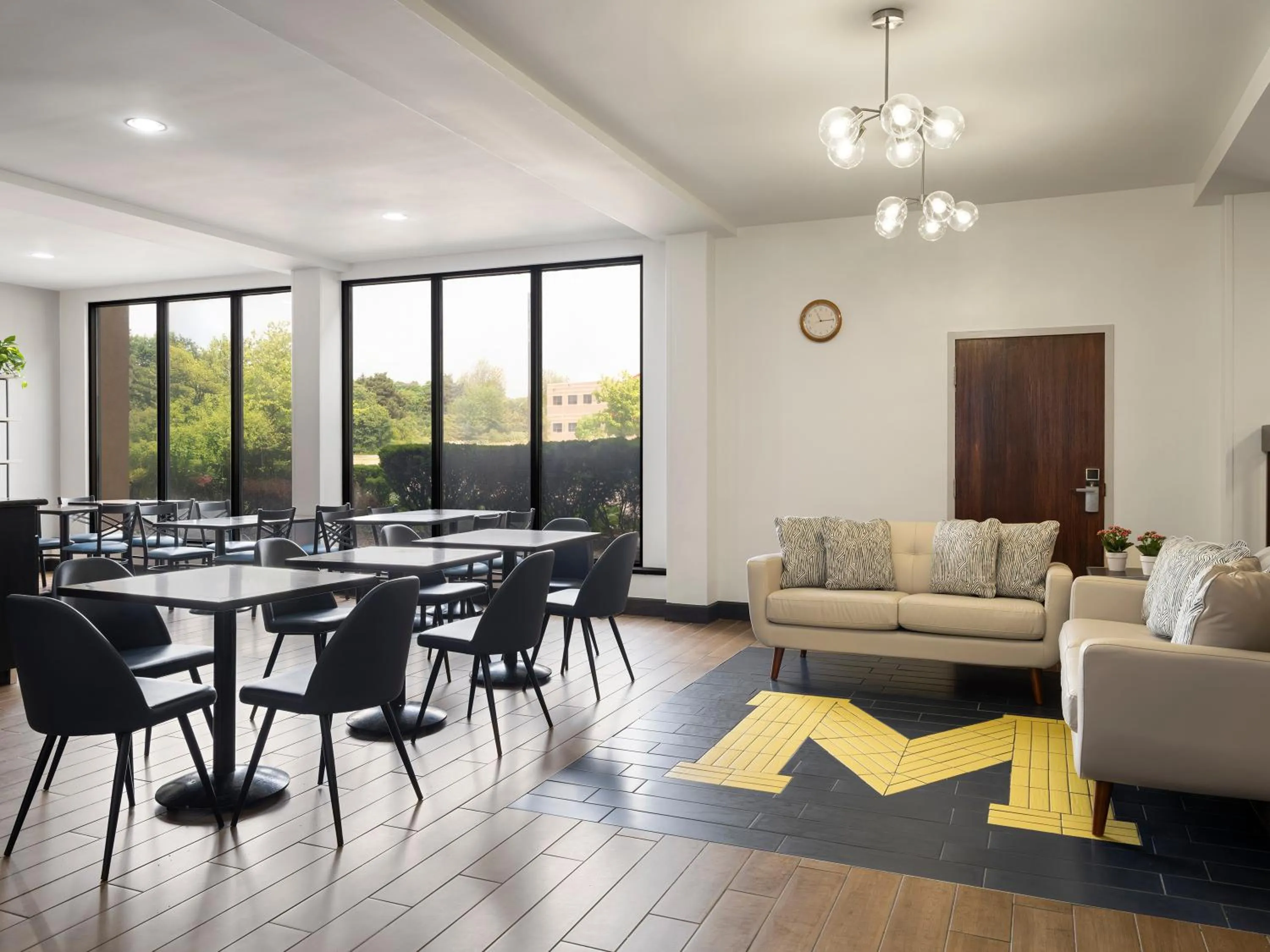 Lobby or reception in Larkspur Landing Ann Arbor