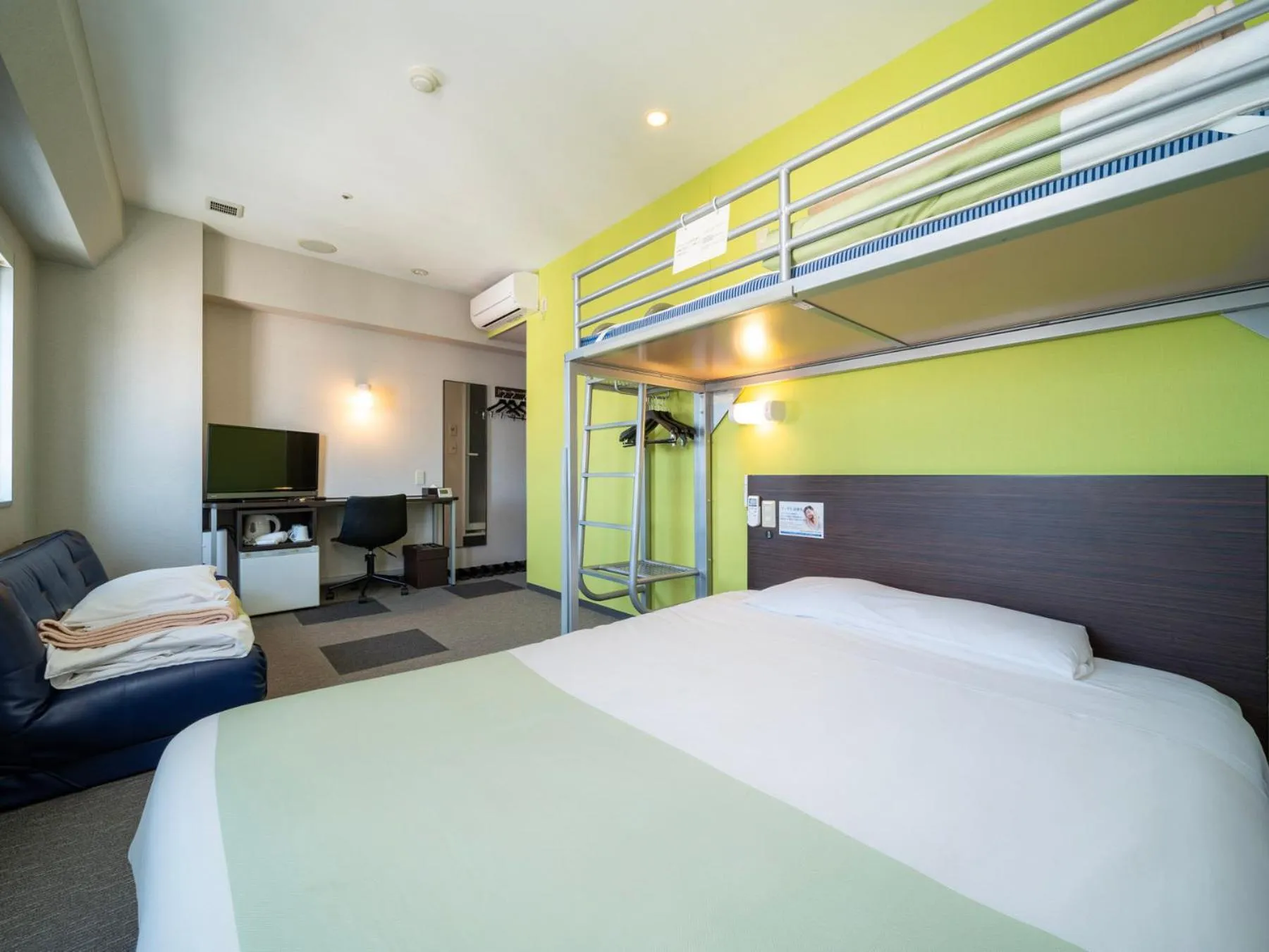 Bed in Super Hotel Tozai line Ichikawa Myoden Ekimae