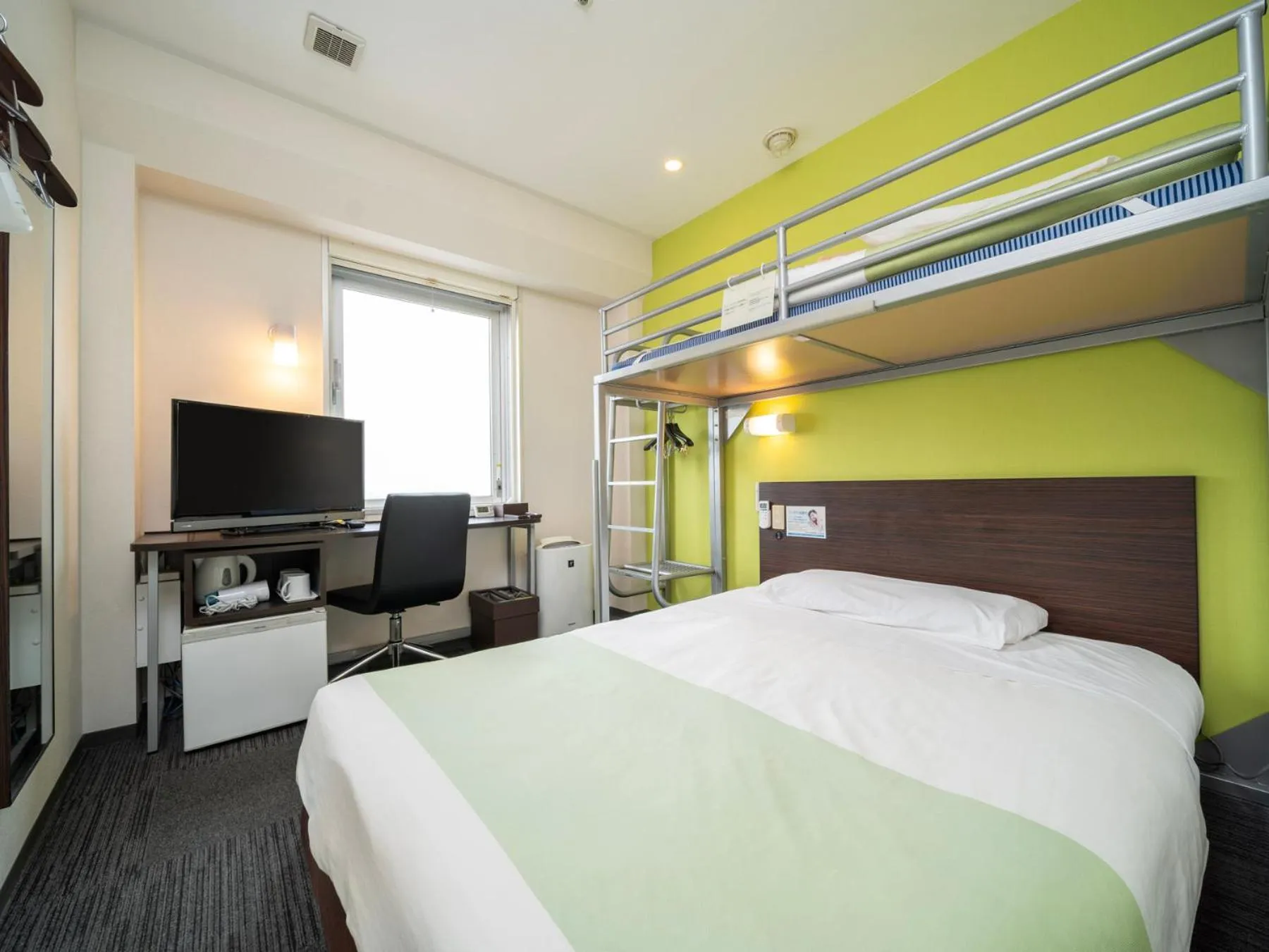 Bed in Super Hotel Tozai line Ichikawa Myoden Ekimae