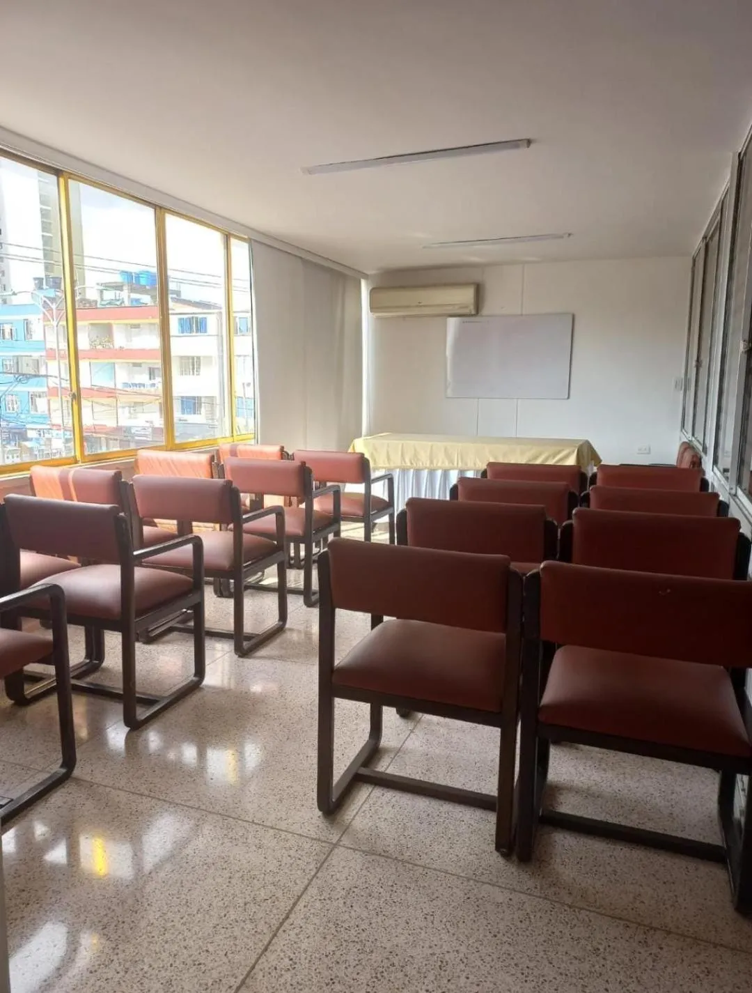 Business facilities in Hotel León Dorado